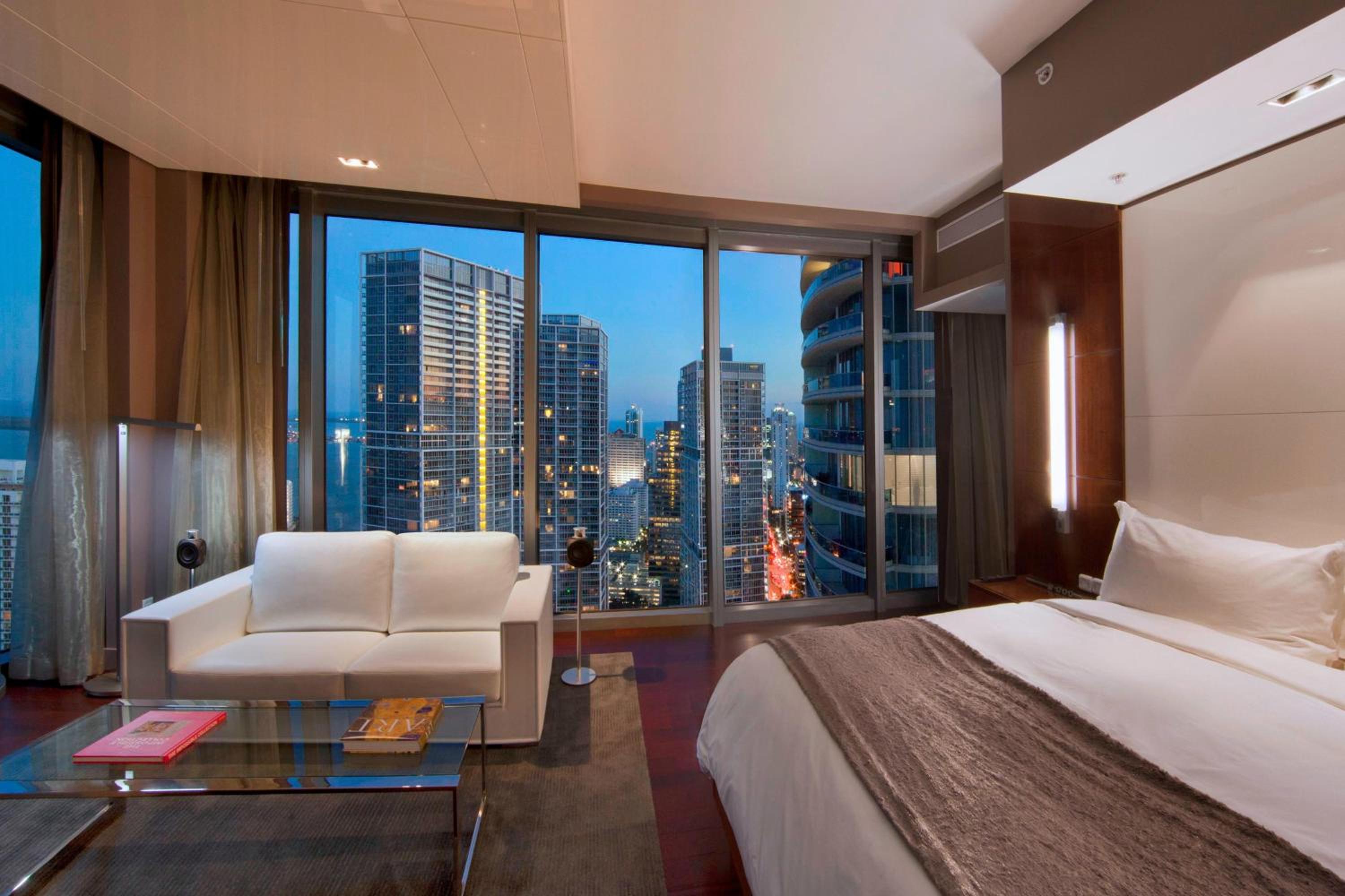 Klee King Guest Room