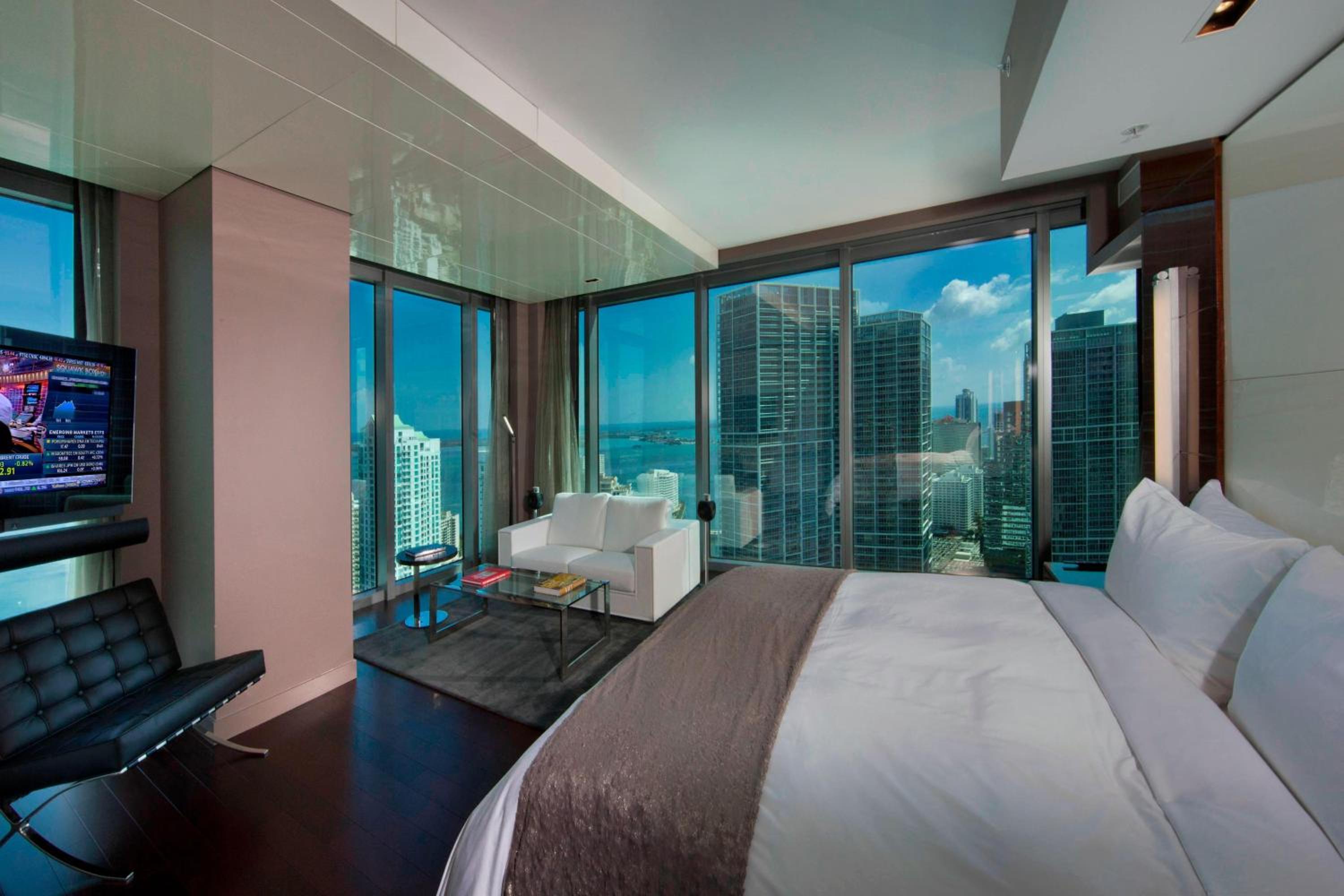 Klee King Guest Room