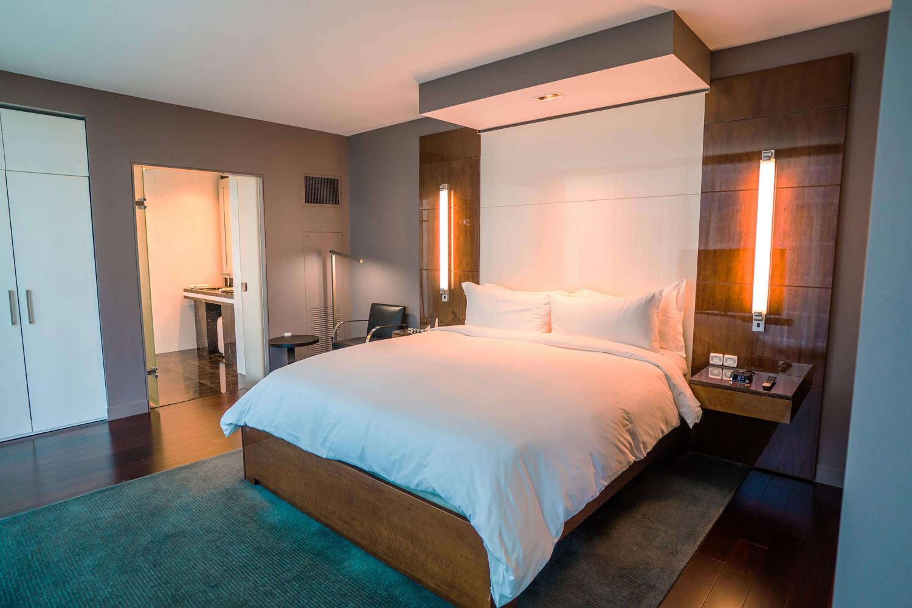 Miro One-Bedroom Executive King Suite with City View