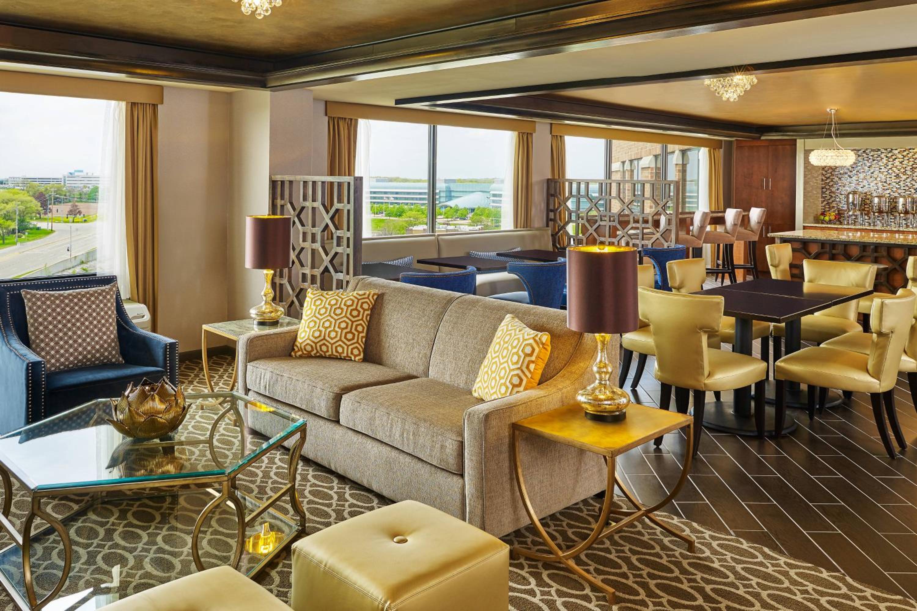 Queen Room with Two Queen Beds - Club Access photo 3