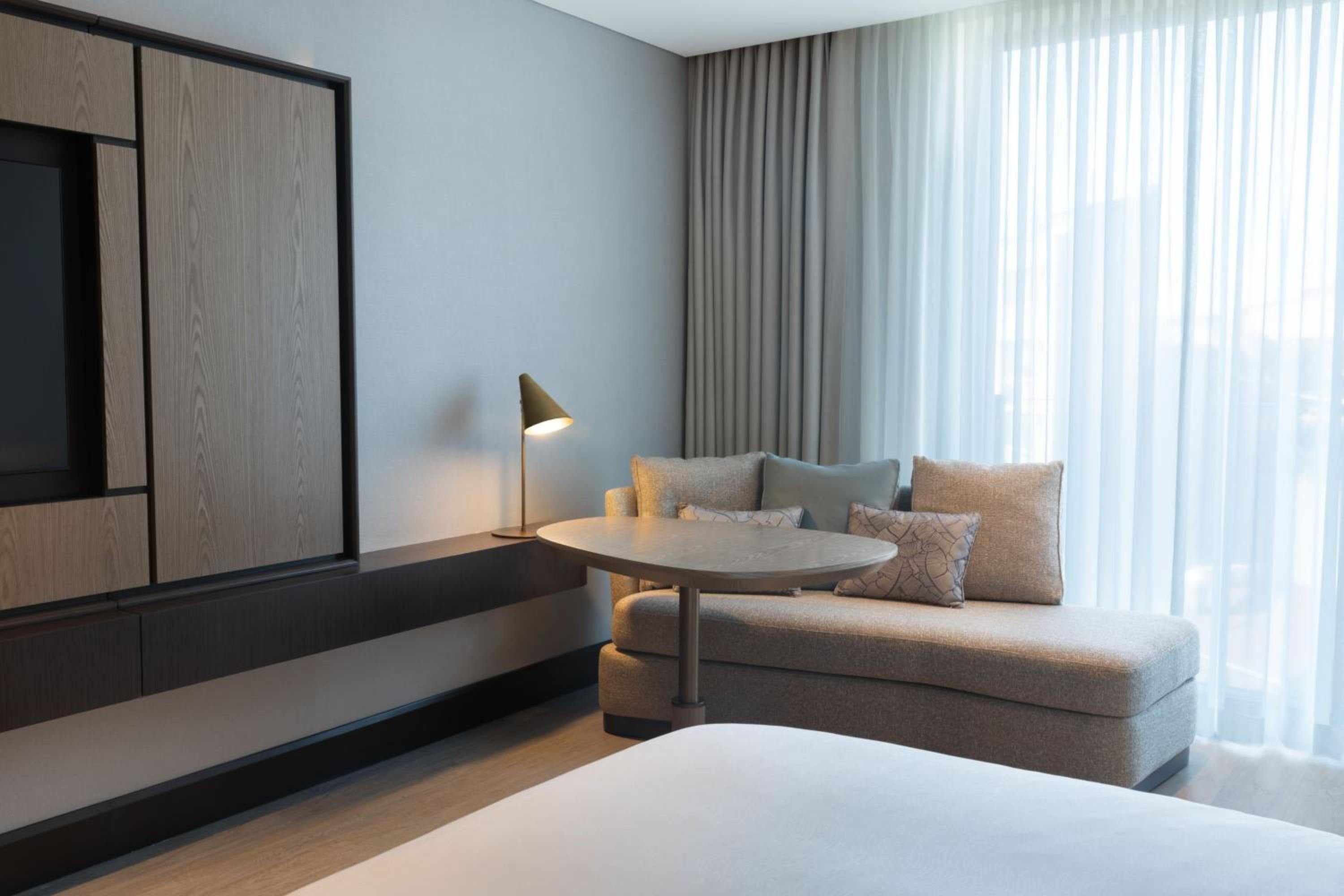 Privilege, Guest room, 1 King, City view photo 2