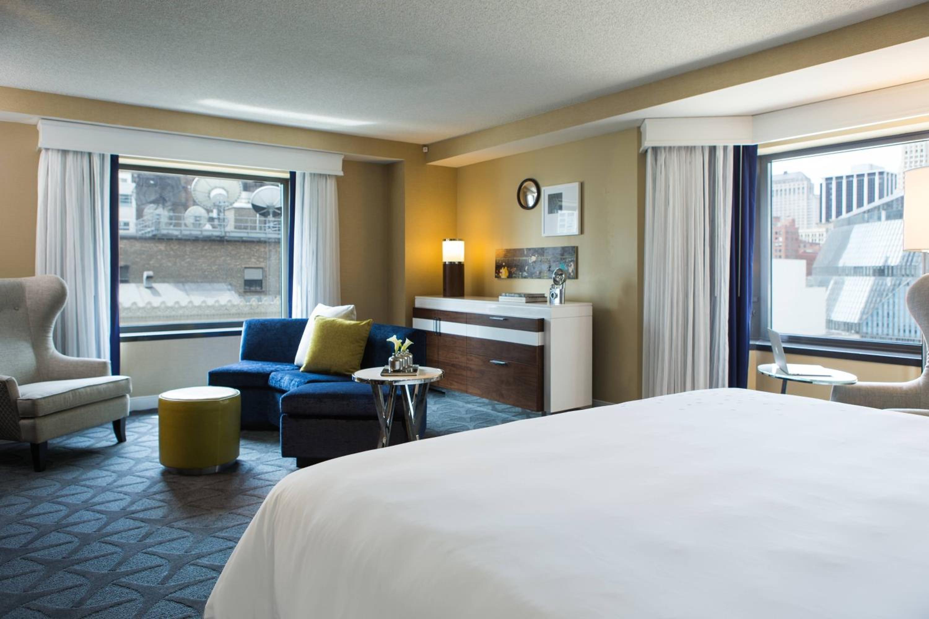 Junior Suite, 1 King, City view - Photo 1
