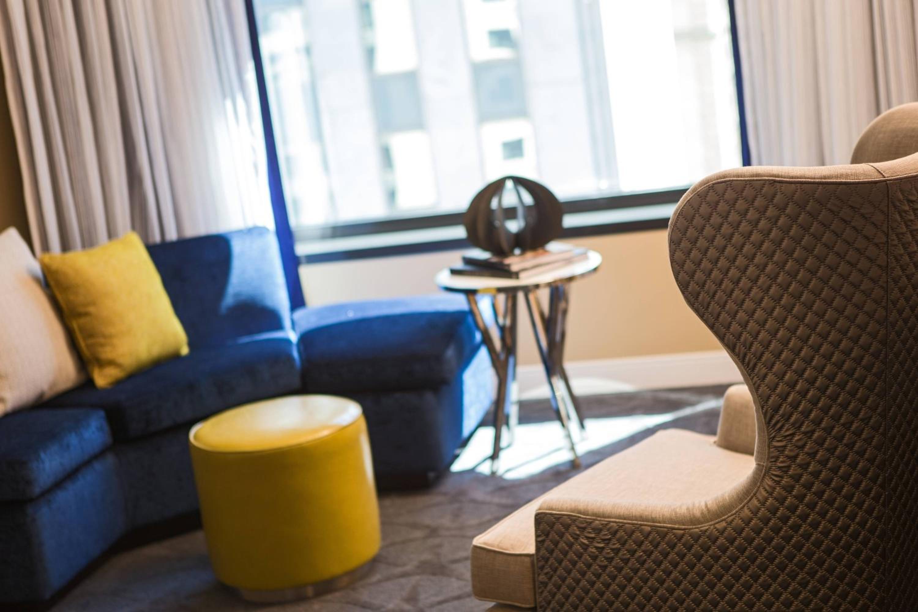 Club Level, Club lounge access, Guest room, 1 King - Photo 7