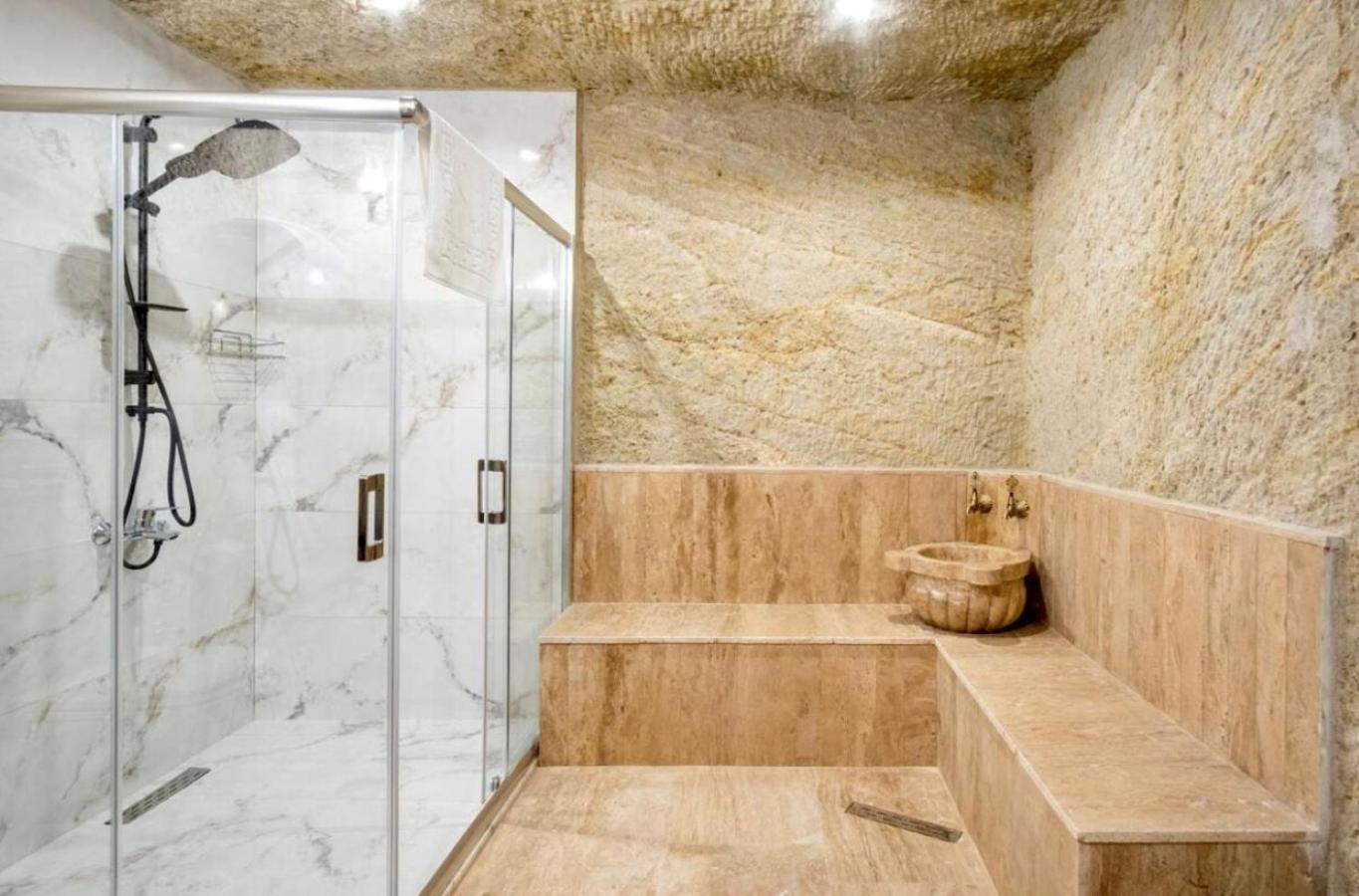 Suite with Spa Bath - Photo 3