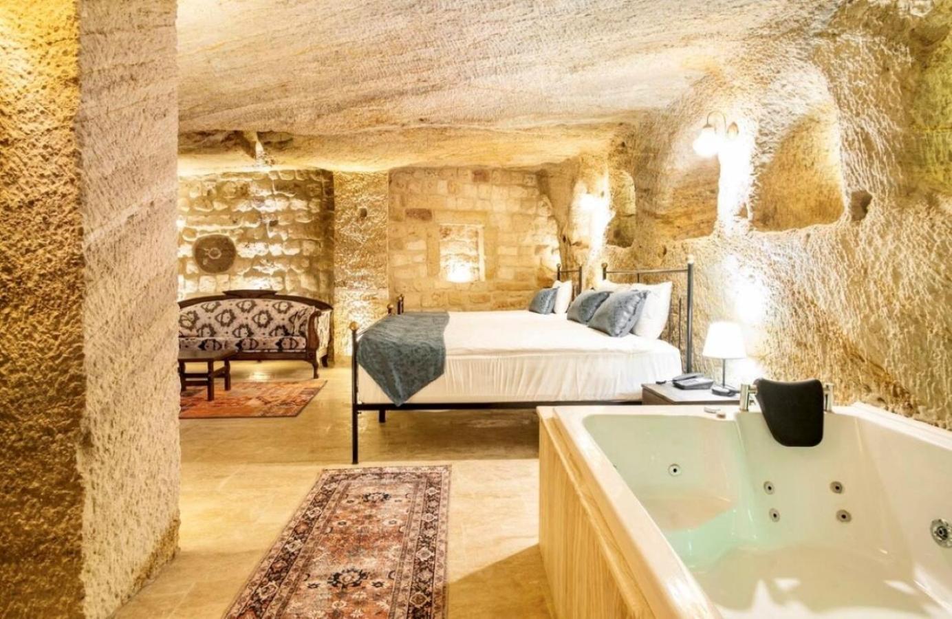 Suite with Spa Bath - Photo 15
