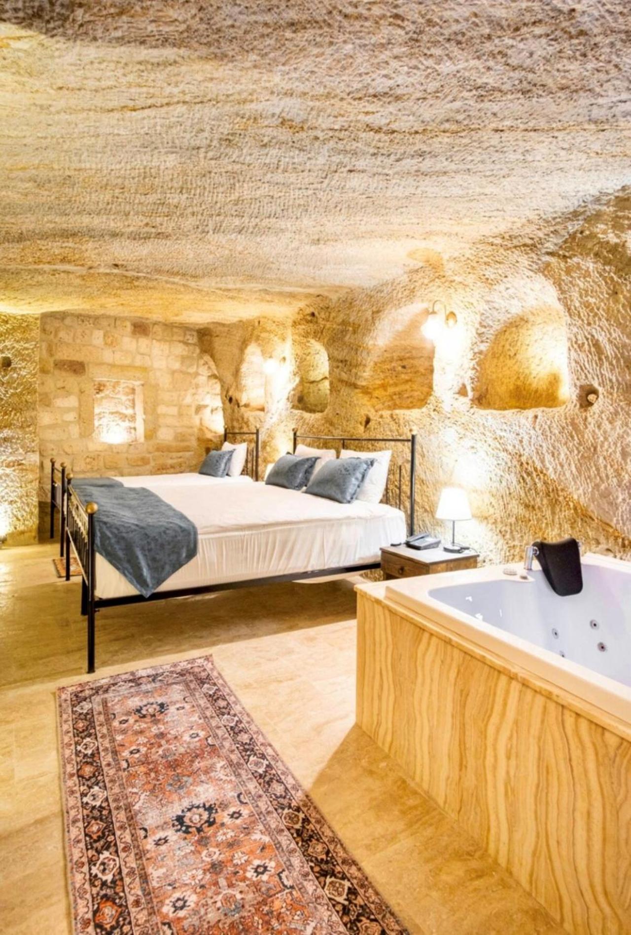 Suite with Spa Bath - Photo 9