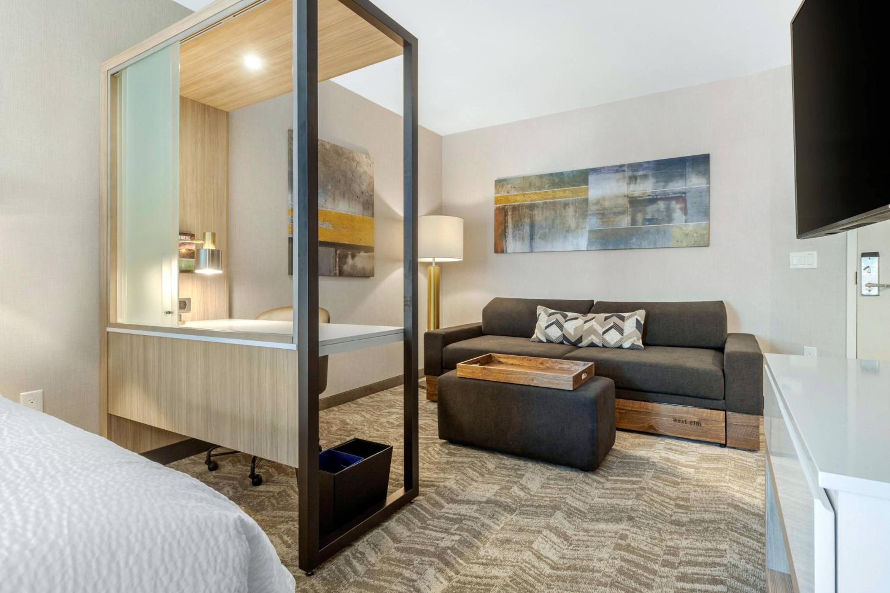 One-Bedroom King Suite with Trundle Bed - Hearing Accessible photo 2