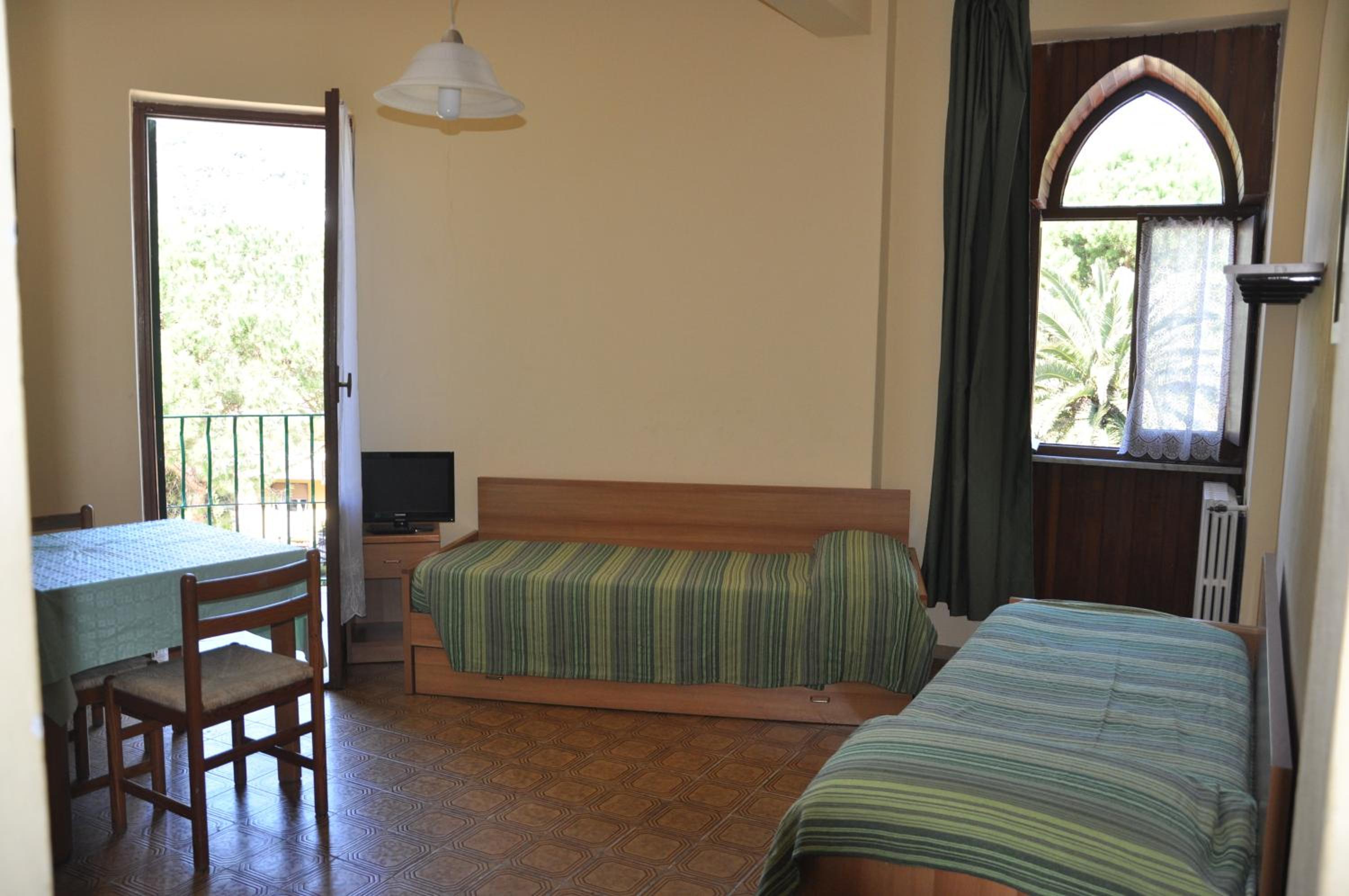 One-Bedroom Apartment (4 Adults) - Photo 3
