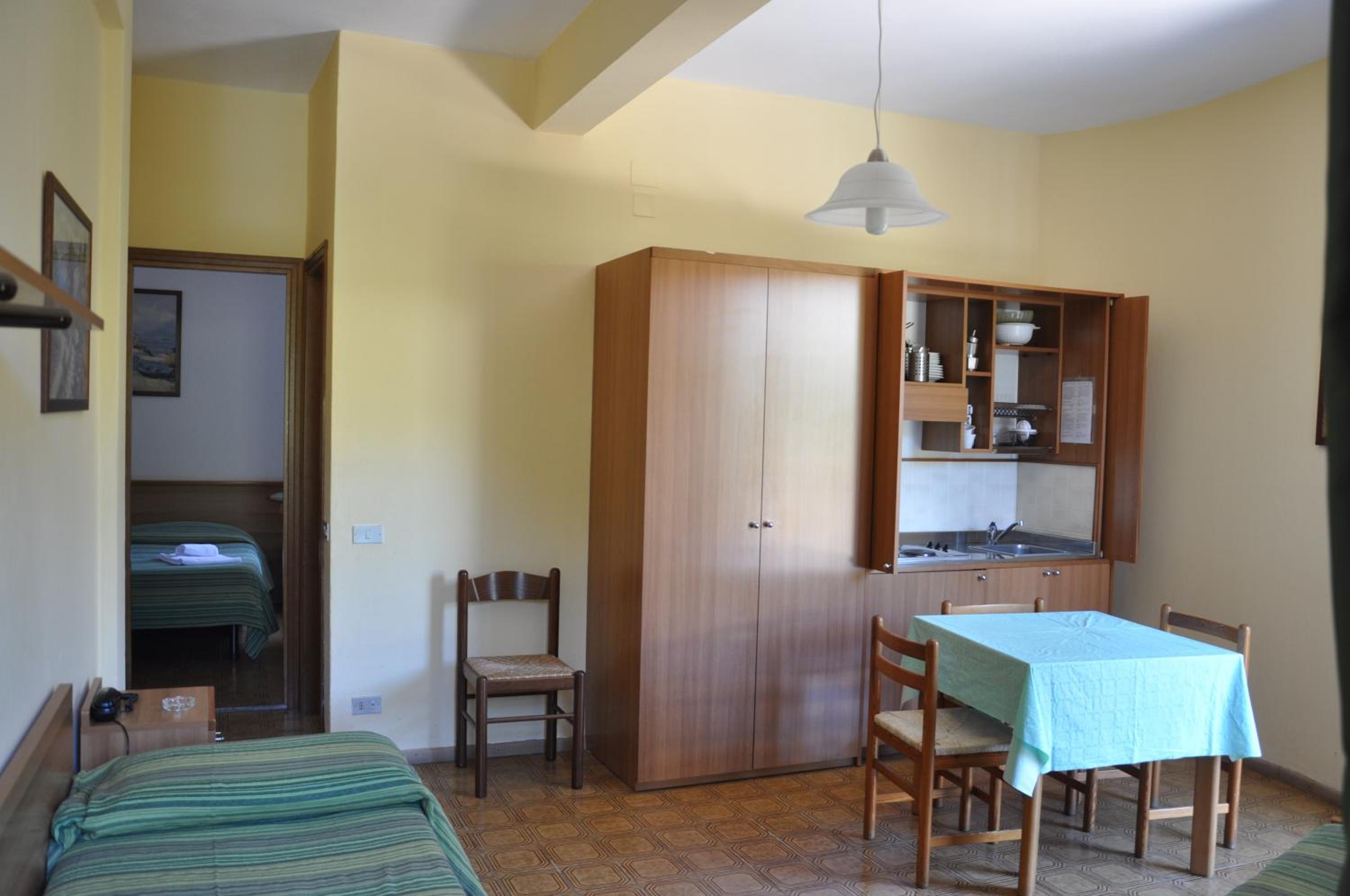 One-Bedroom Apartment (4 Adults) - Photo 5