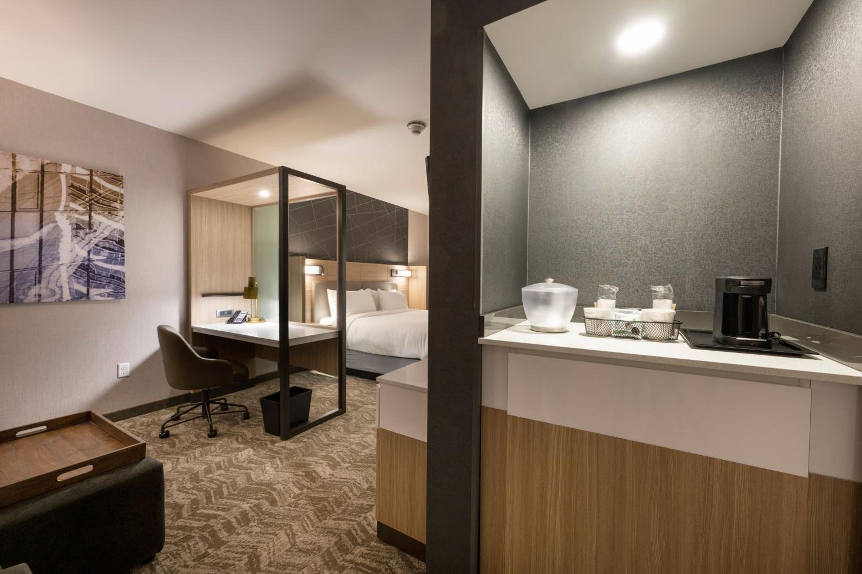 King Suite with Trundle Bed - Photo 7