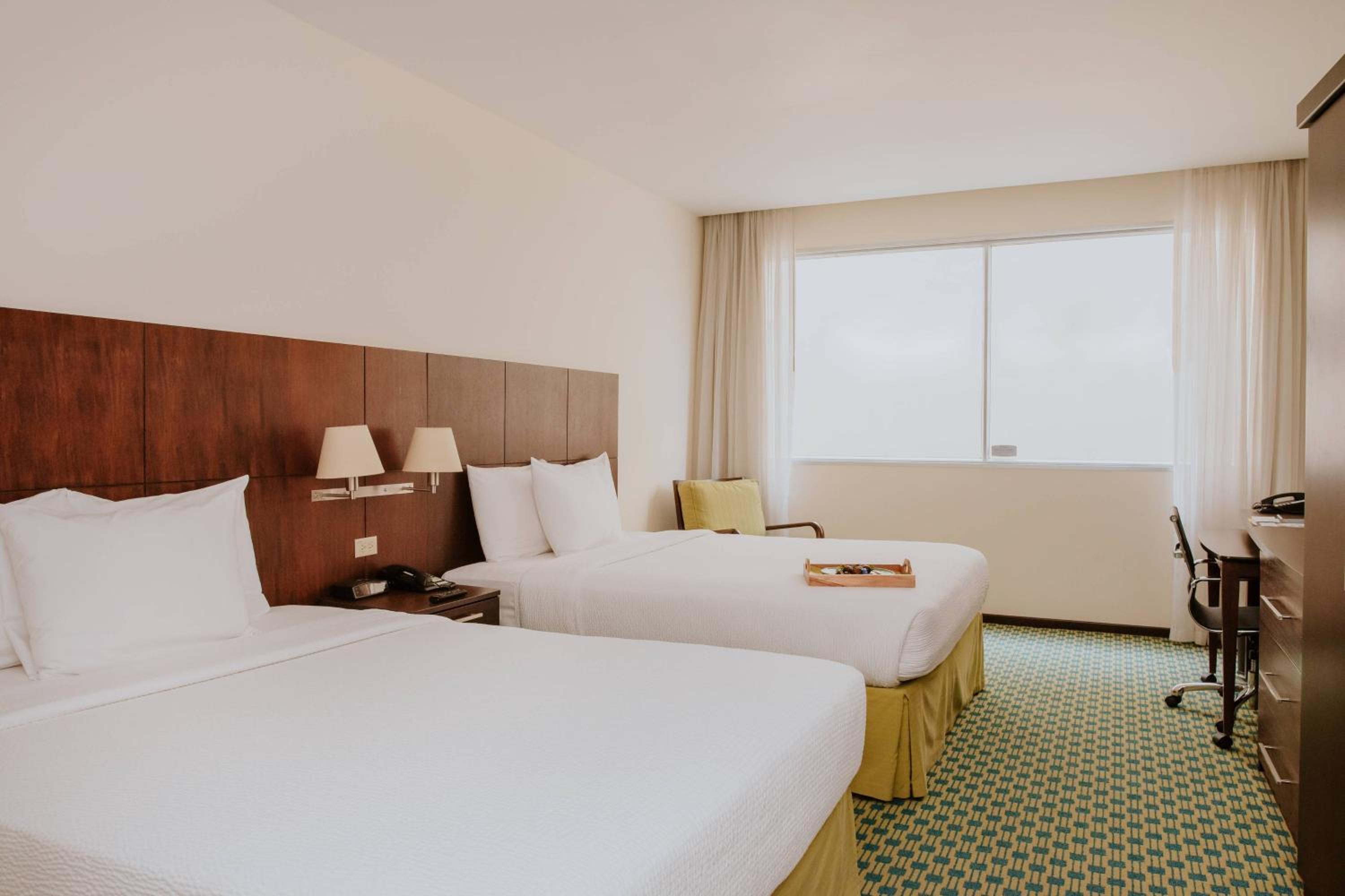 Queen Room with Two Queen Beds and Limited View photo 3