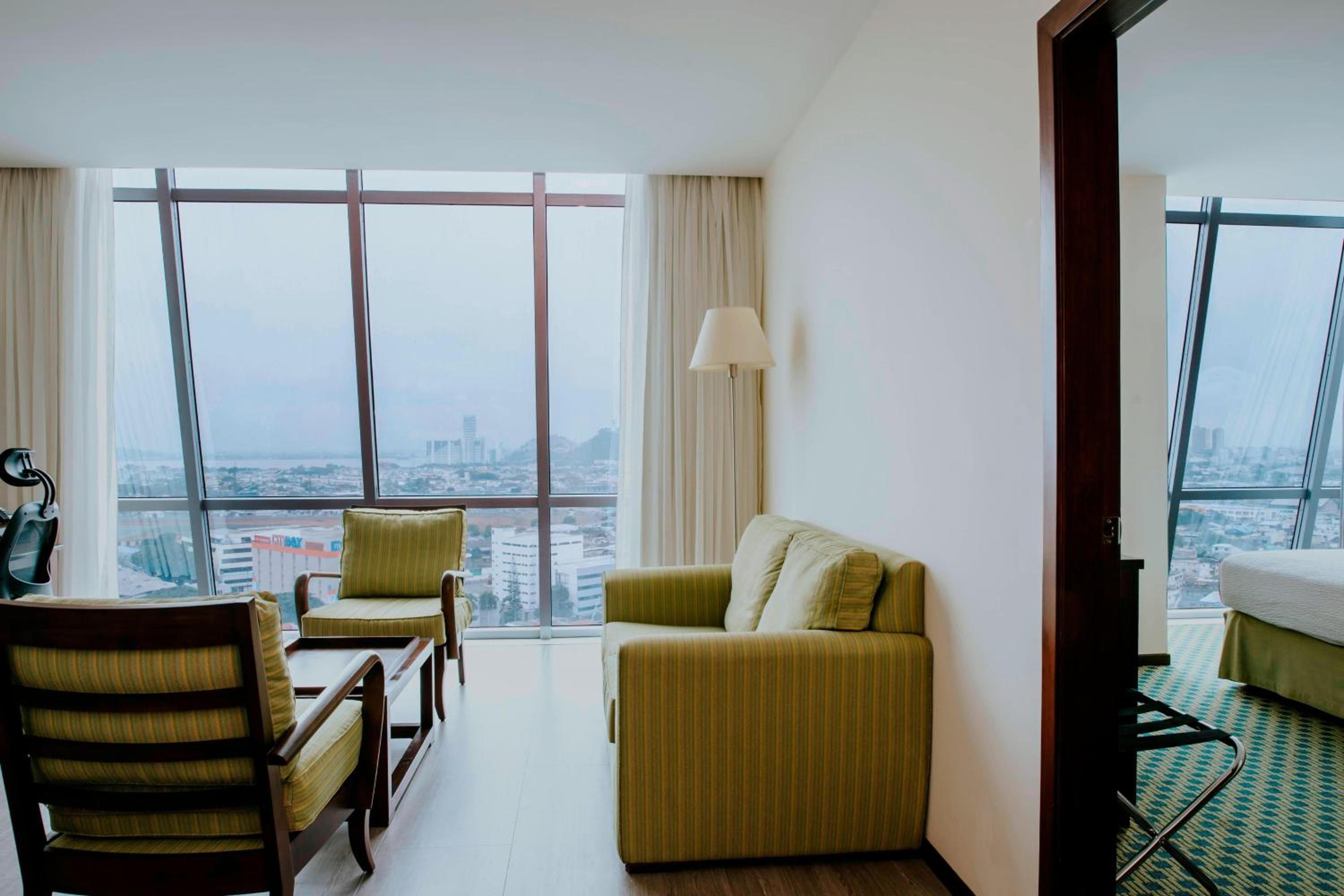 King Suite with City View - Photo 4