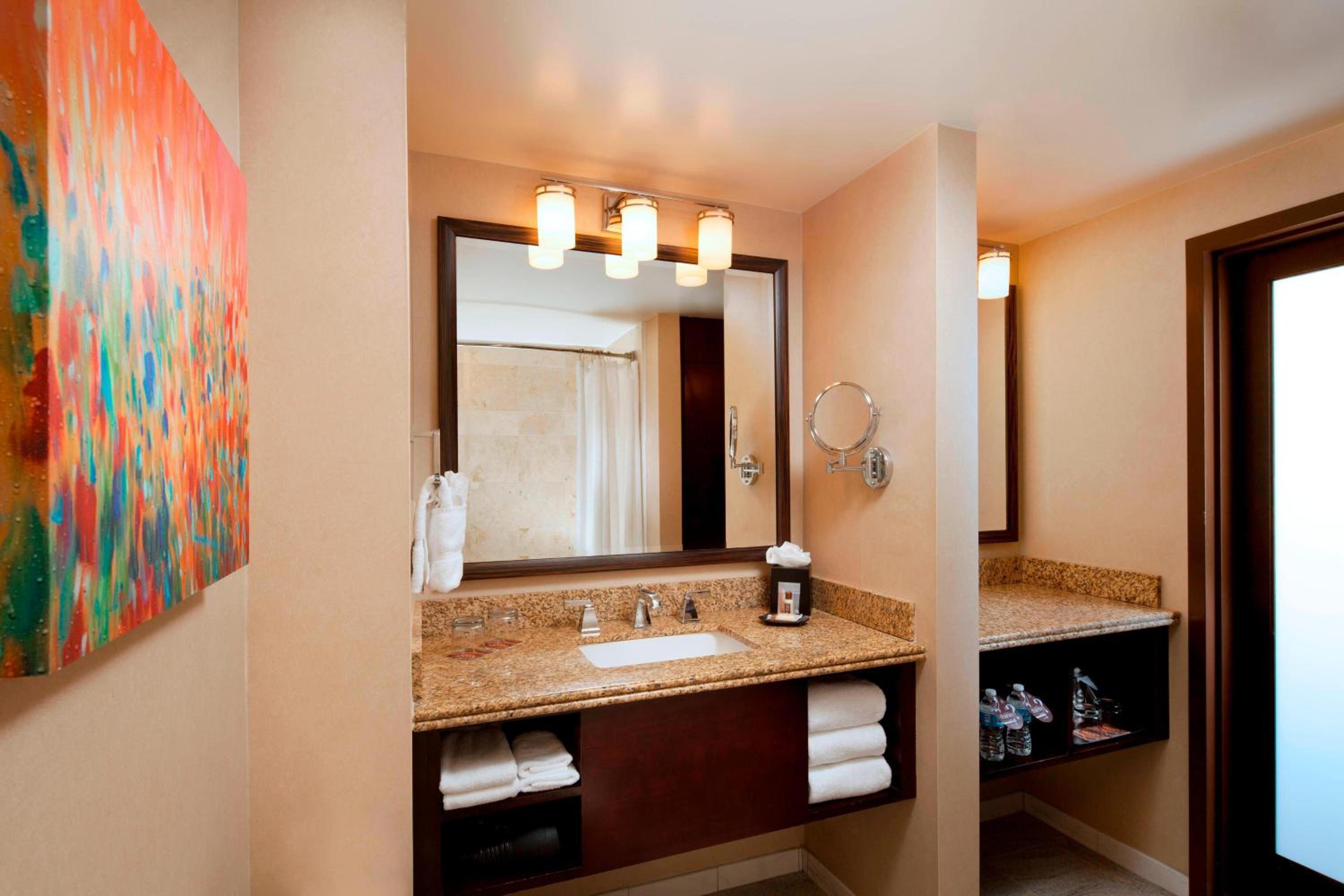 Guest Room with Two Queen Beds - Photo 4
