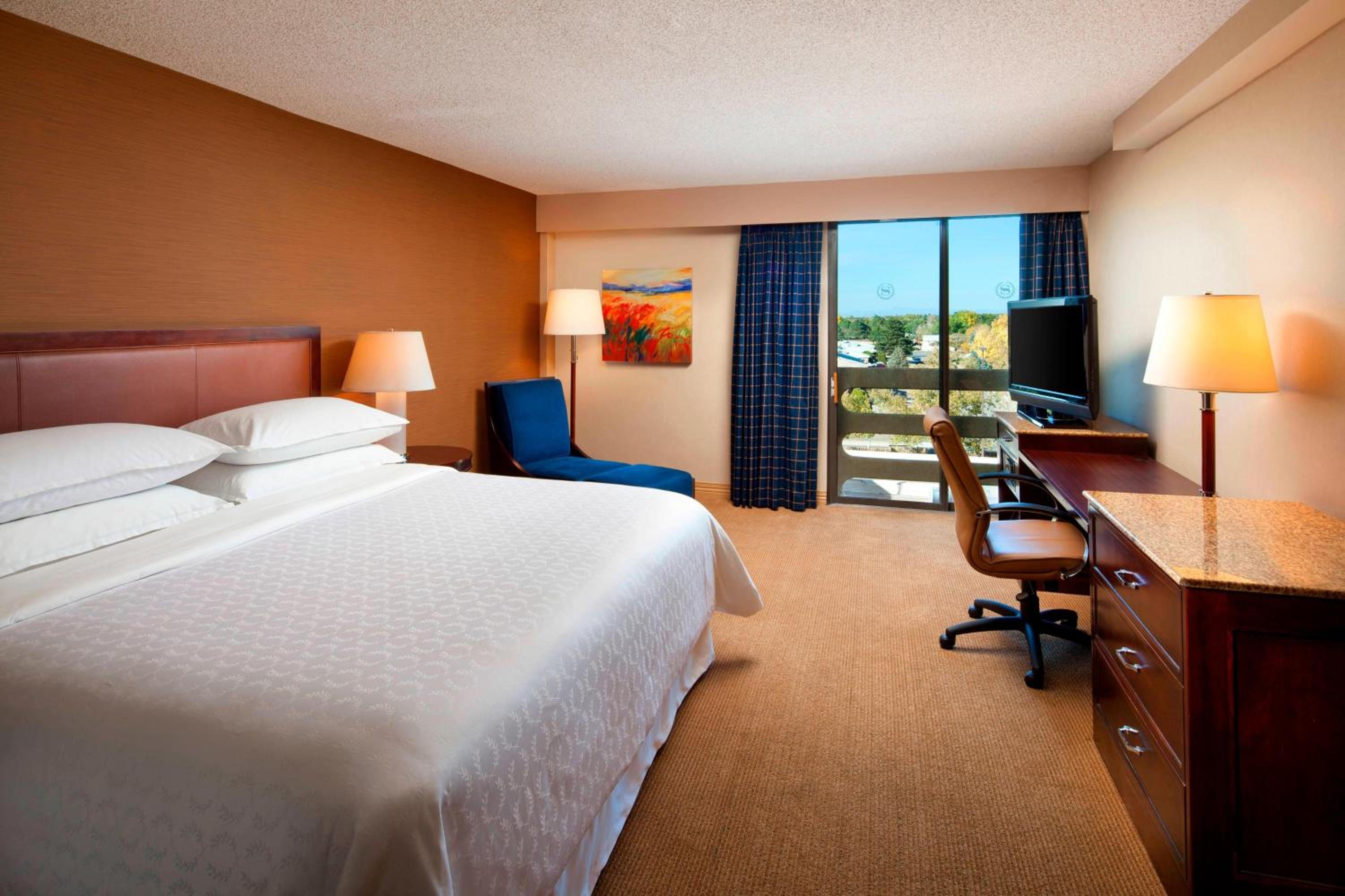 Guest Room with King Bed - Photo 2