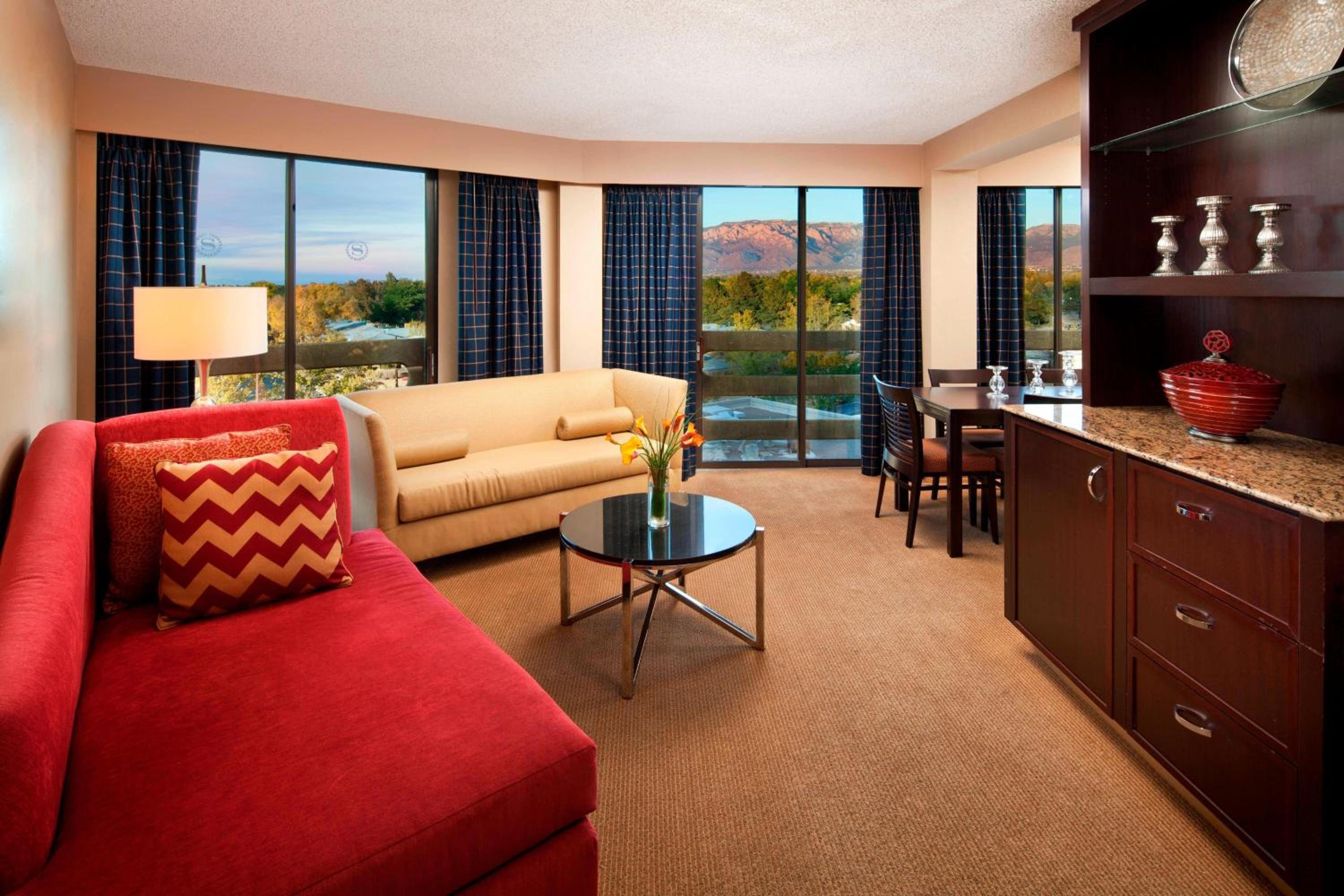 Club level, 1 Bedroom Executive Suite, 1 King or 2 Queen - Photo 2