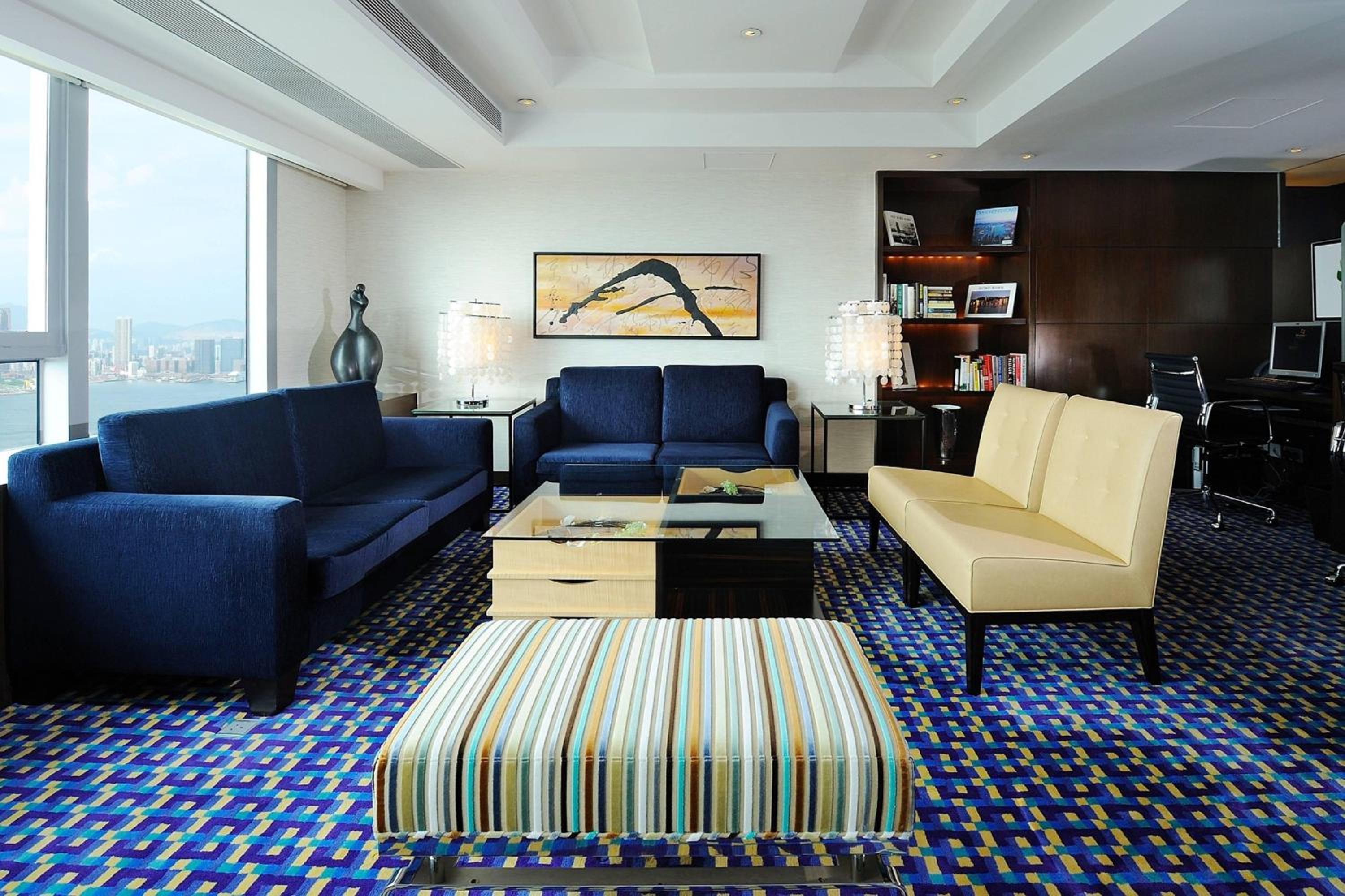 Executive Twin Room with Harbor View and Club Lounge Access photo 2