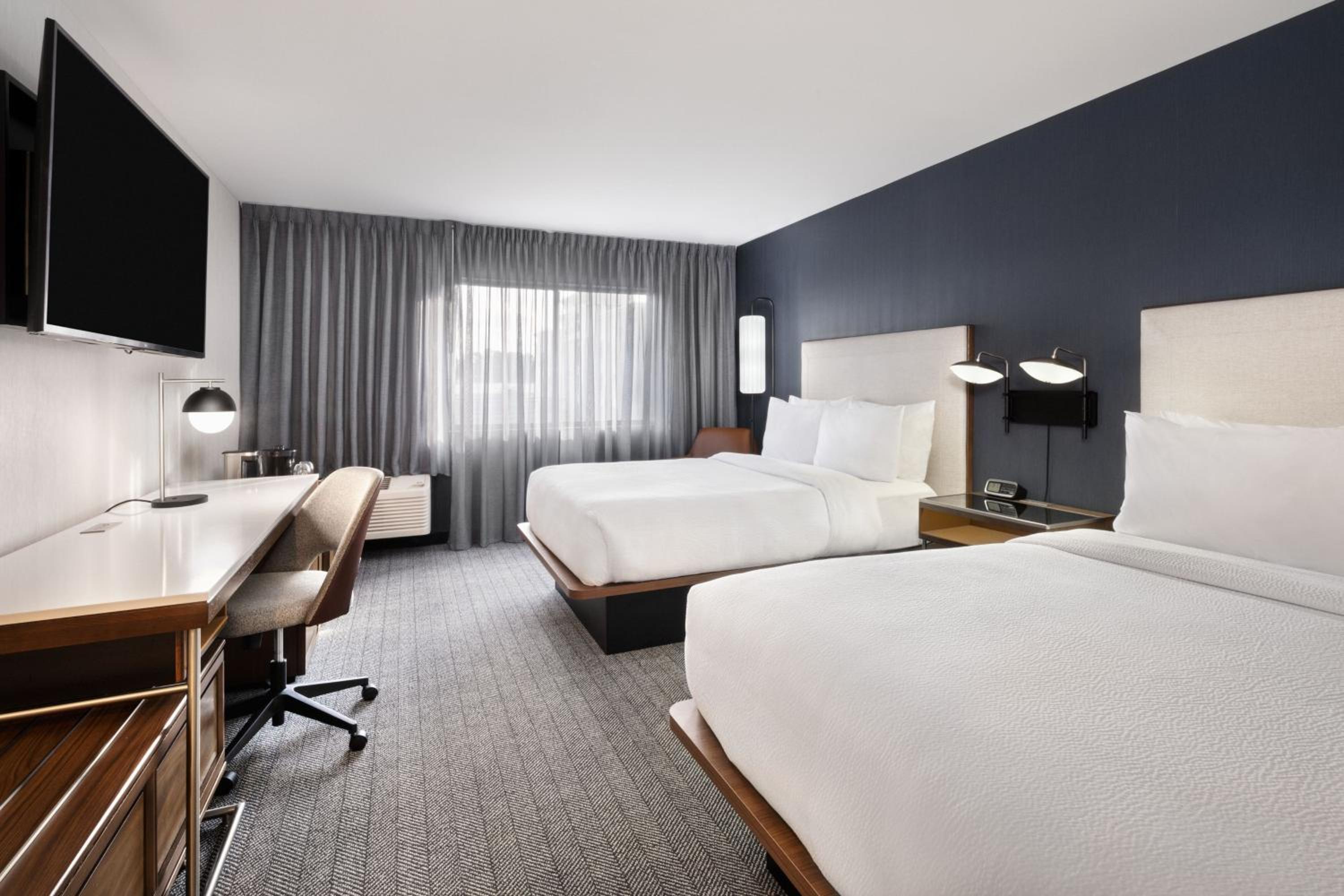Double Room with Two Double Beds - Photo 1