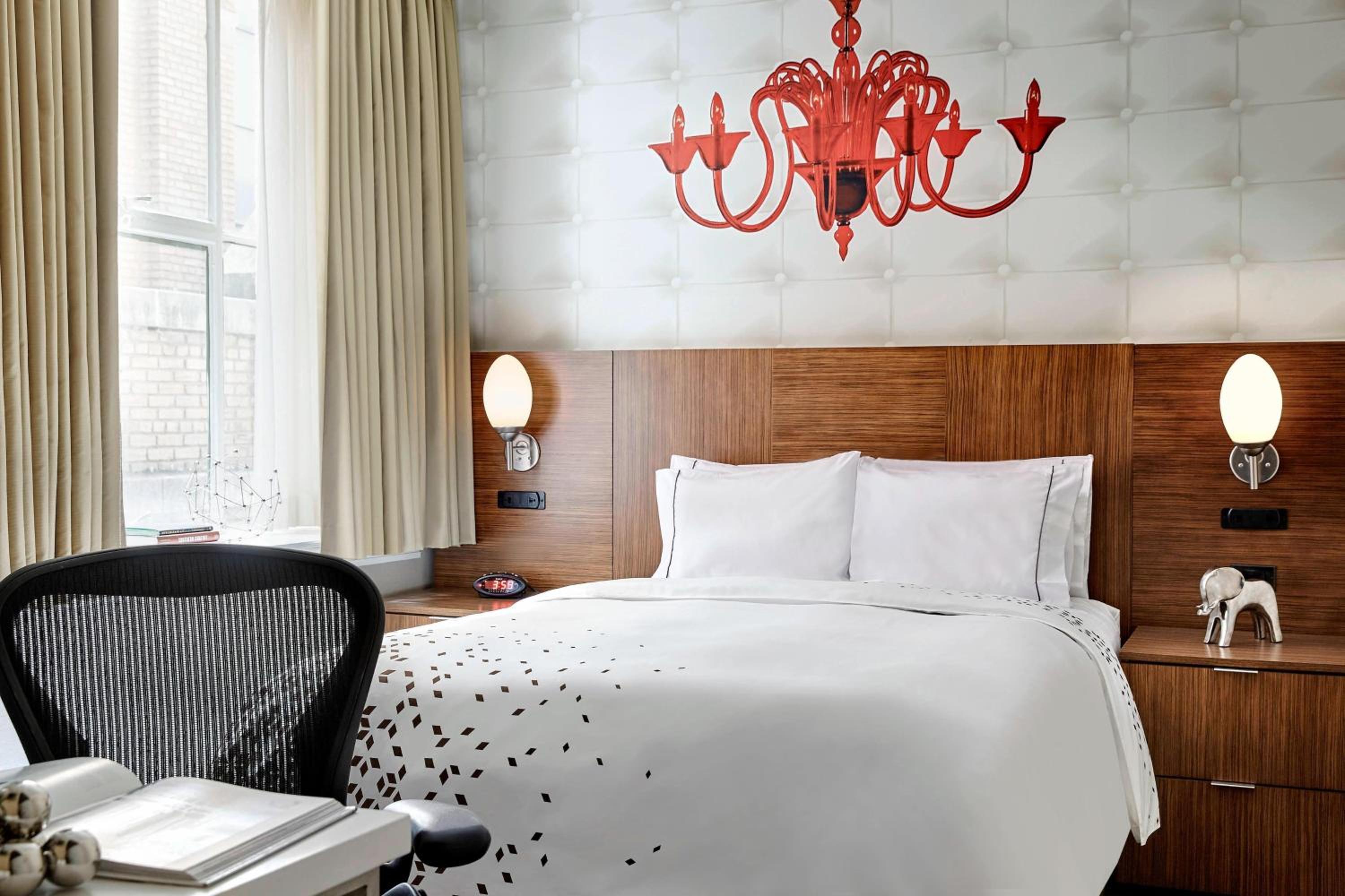 Small Queen Room - Photo 1
