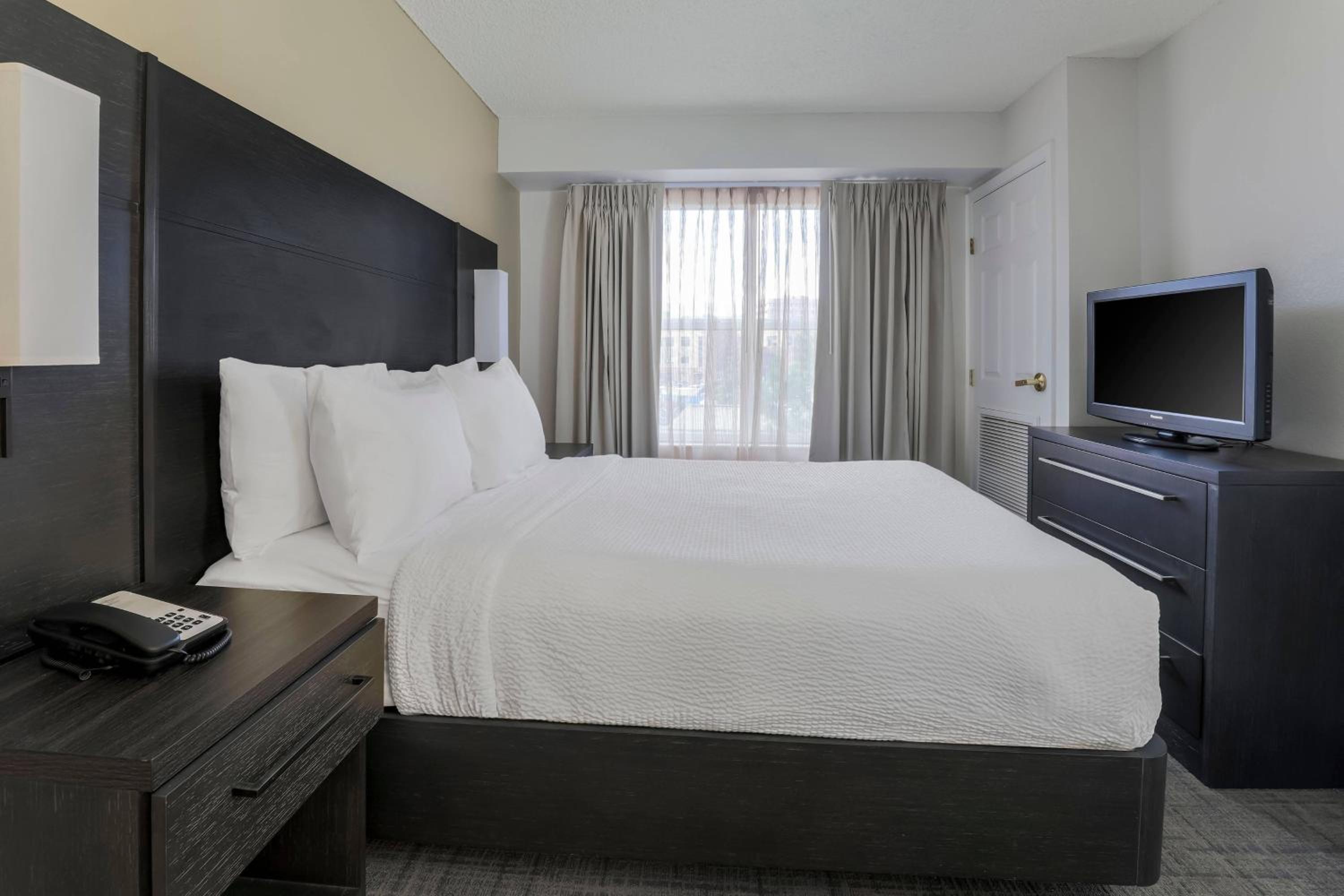 One-Bedroom Queen Suite - Photo 1