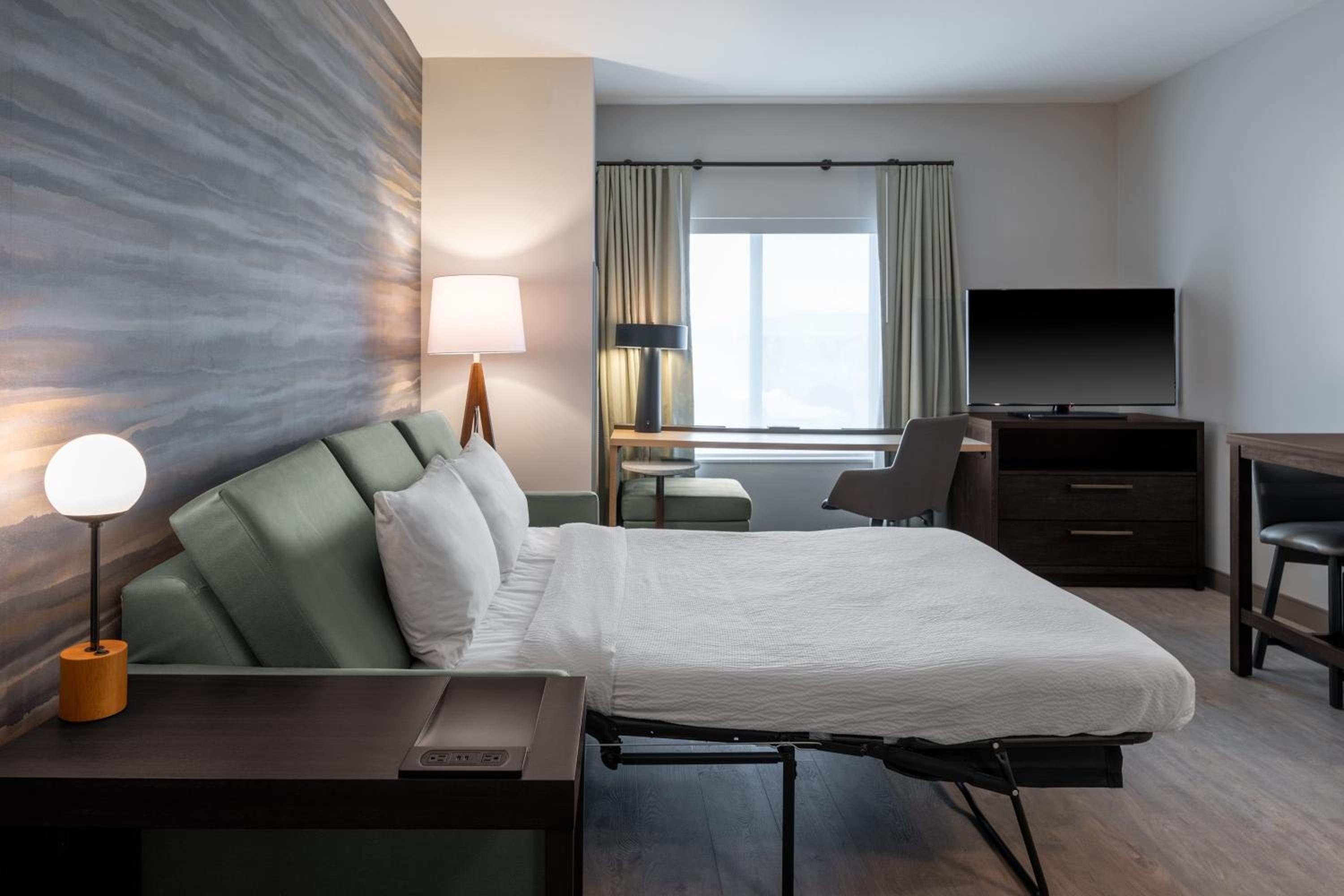 One-Bedroom King Suite with Sofa Bed - Photo 6