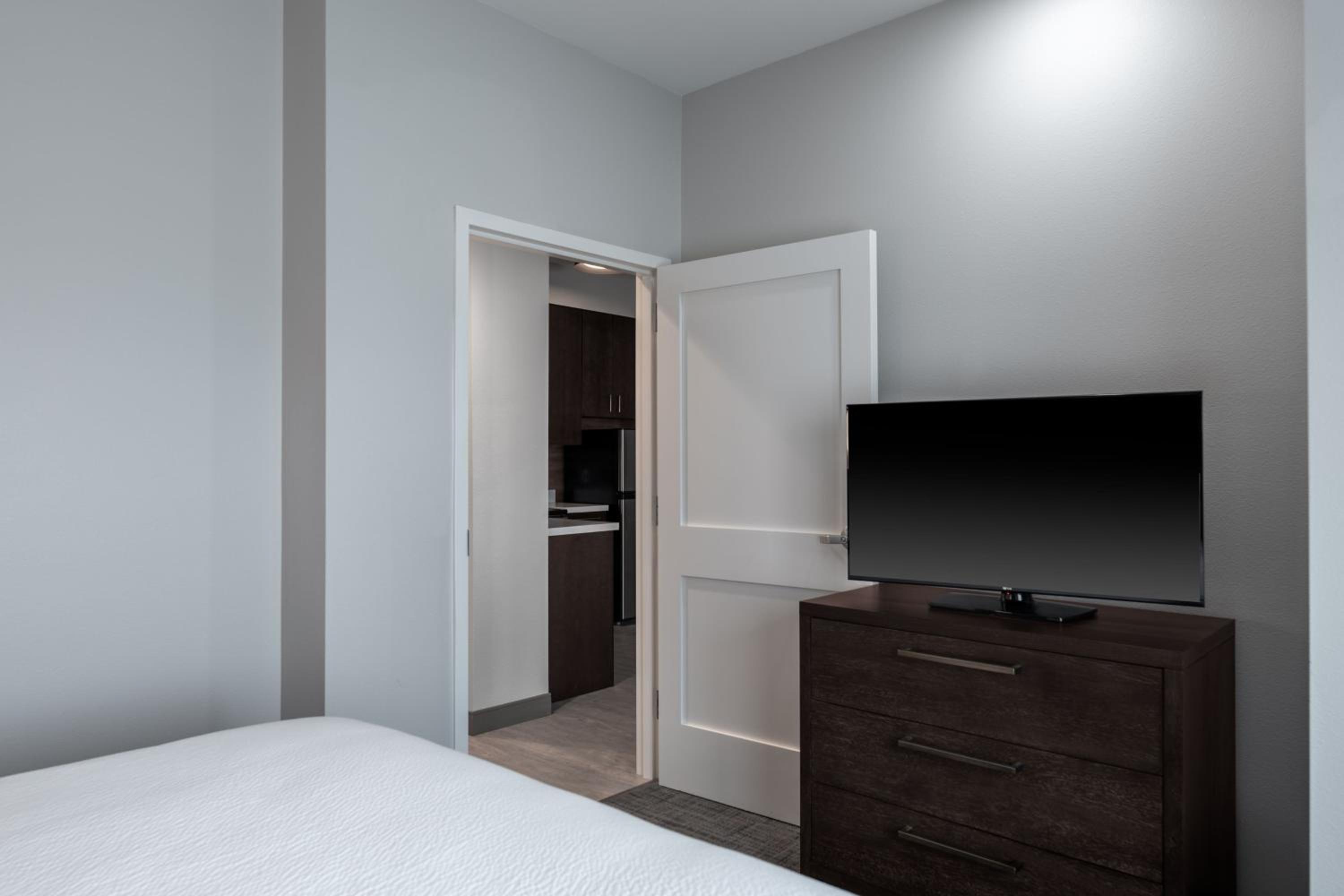 One-Bedroom King Suite with Sofa Bed - Photo 7