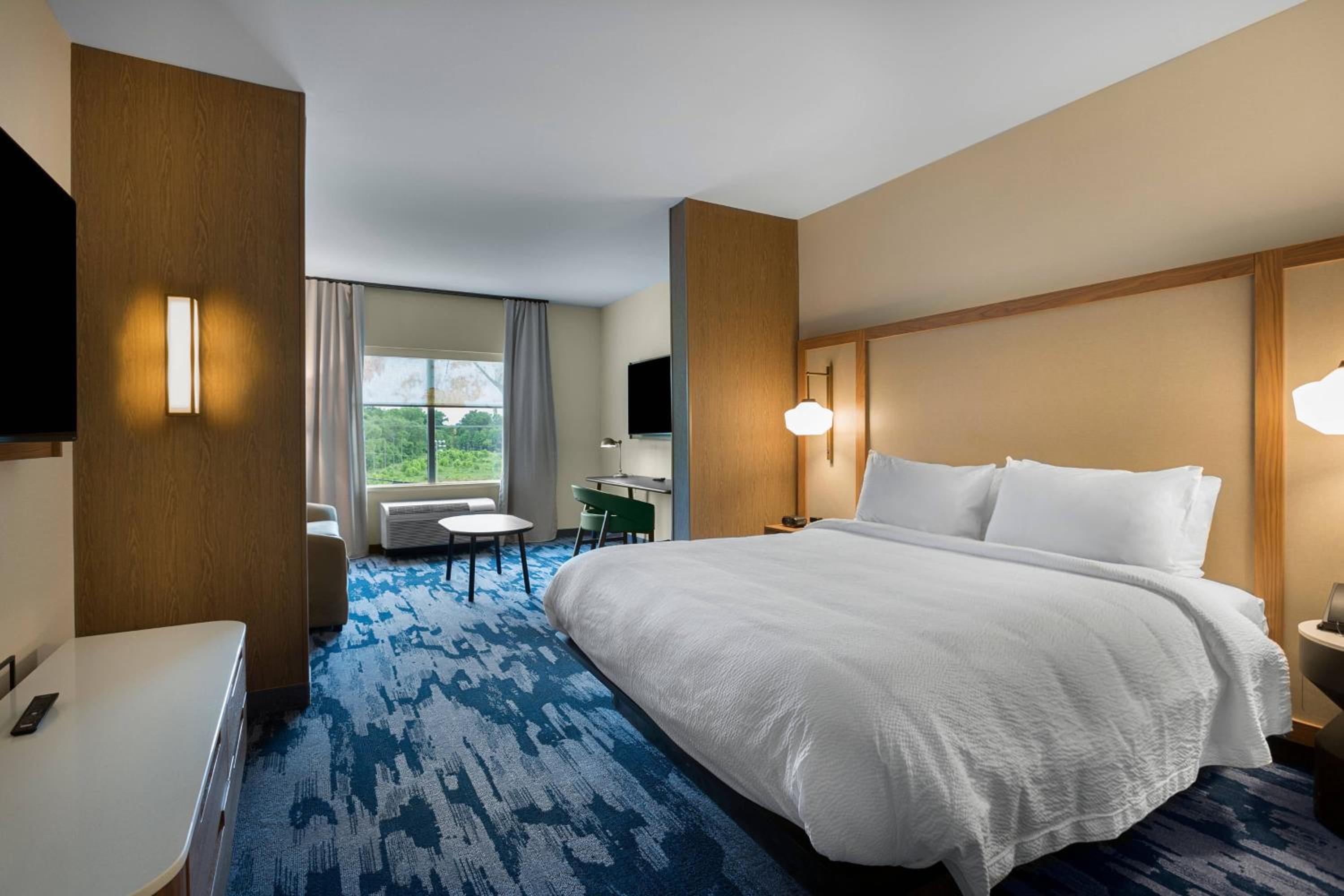 Executive King Suite with Sofa Bed - Photo 1
