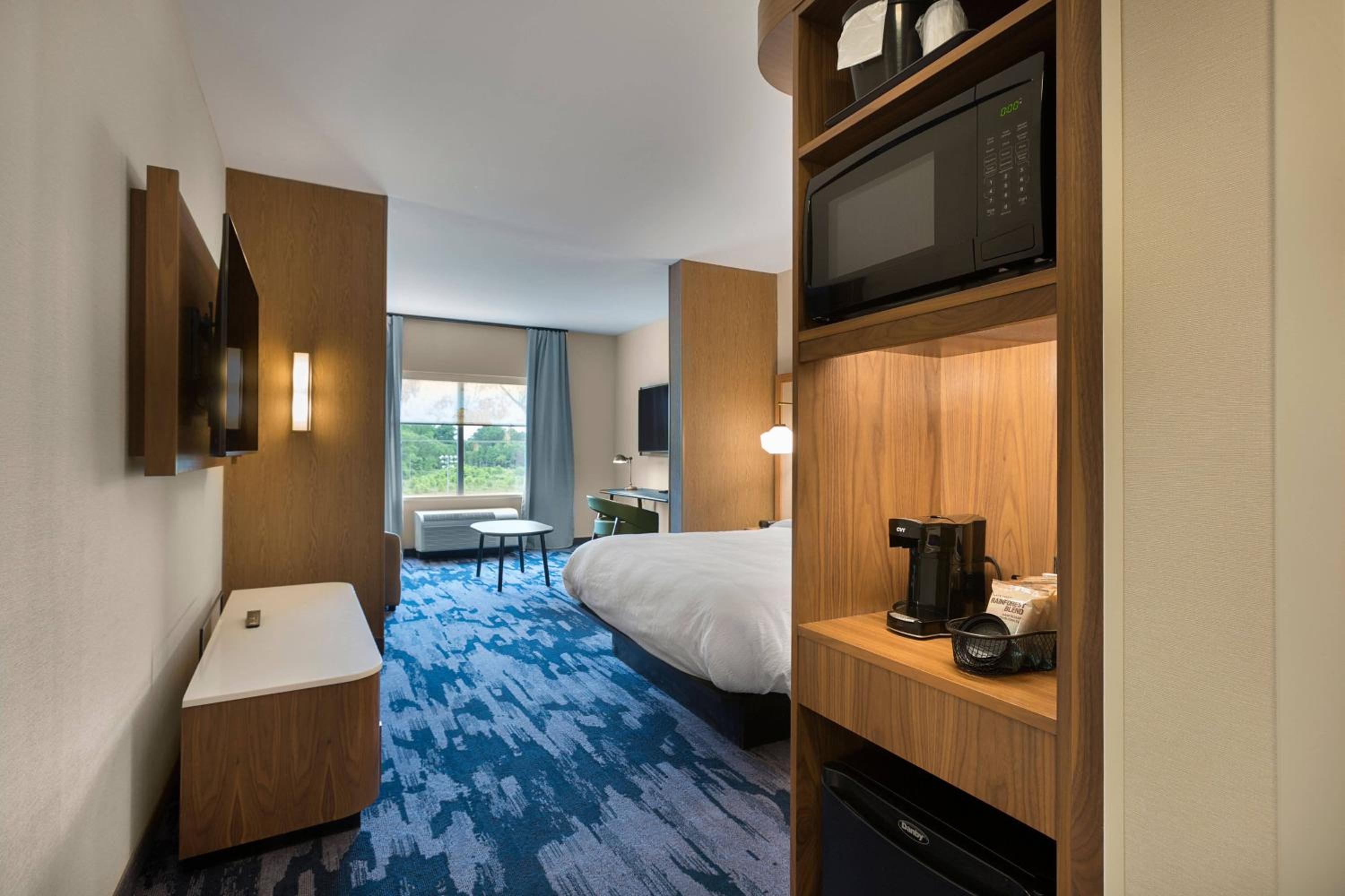 Executive King Suite with Sofa Bed - Photo 3