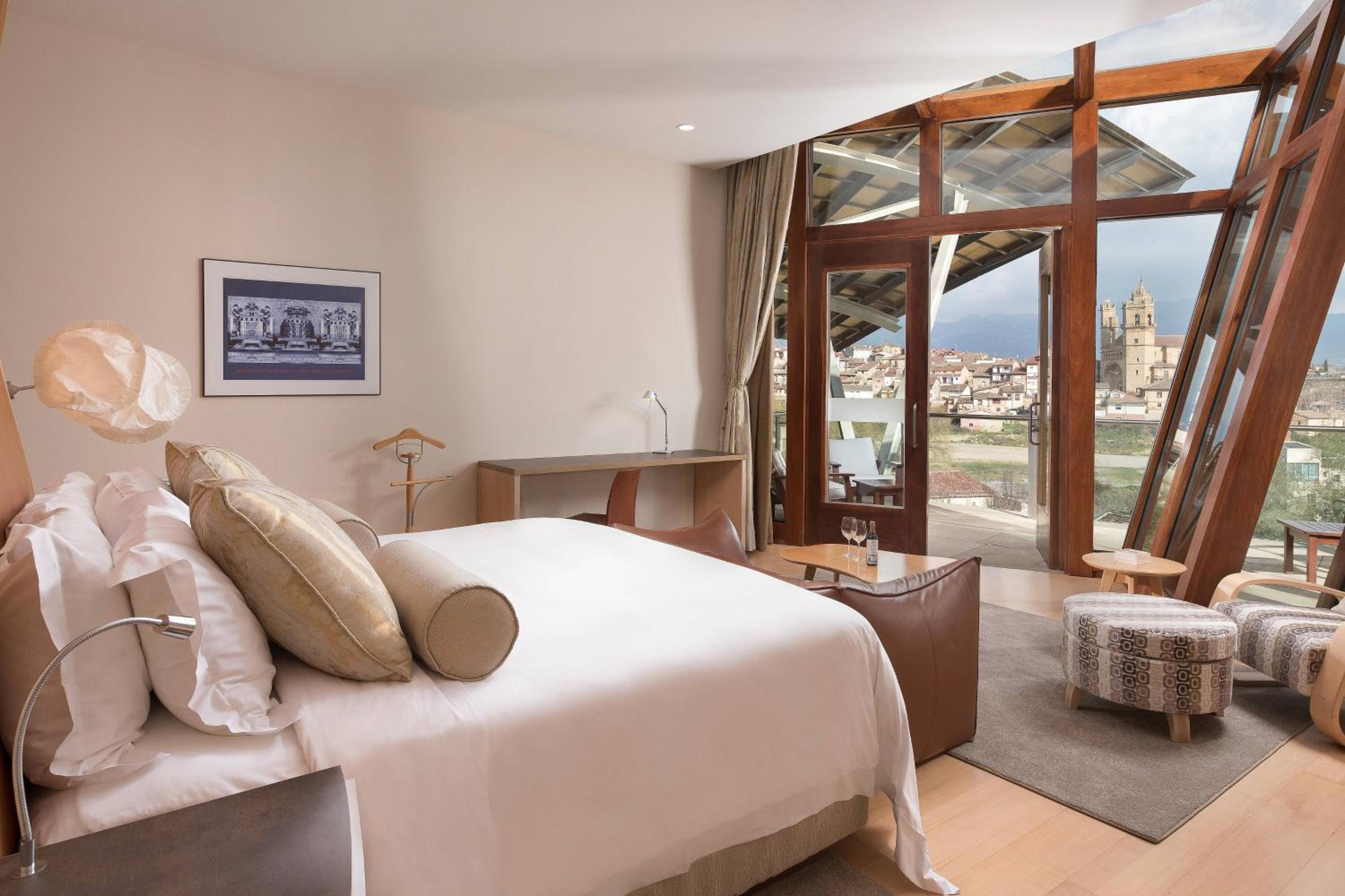 Gehry Suite, Presidential Suite, 1 King, Mountain View