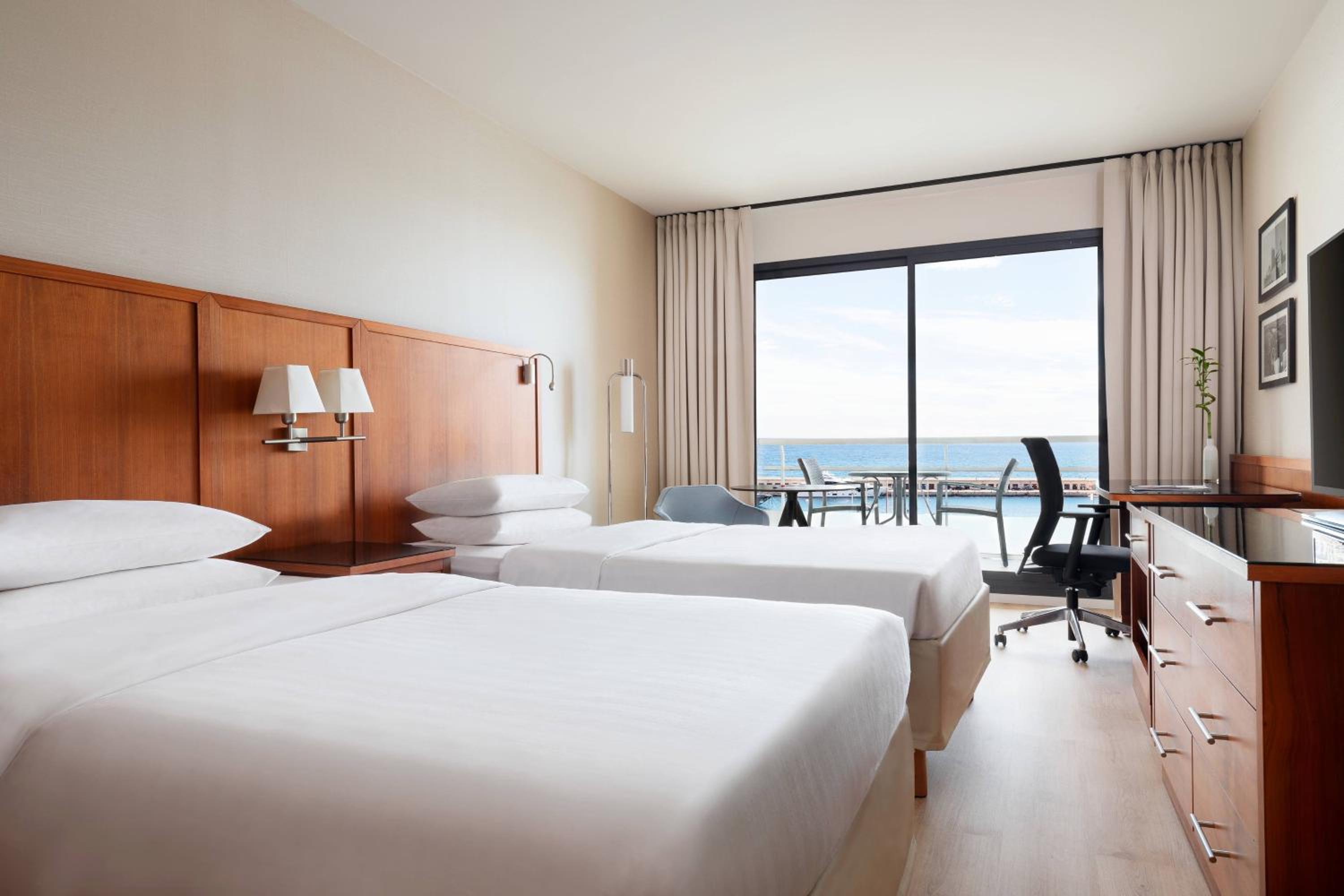 Business twin Sea View room with balcony