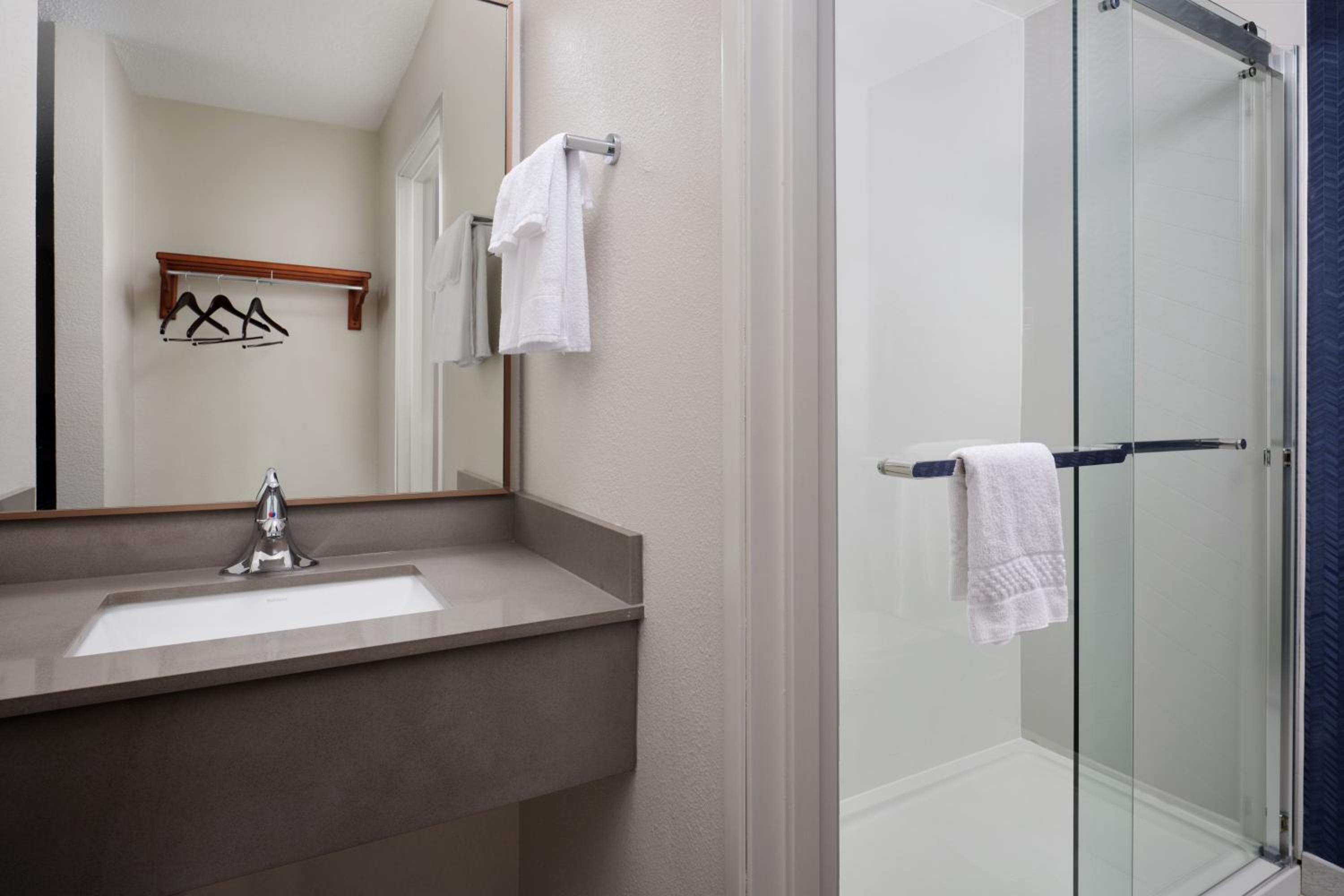 Double Room with Two Double Beds - Photo 4