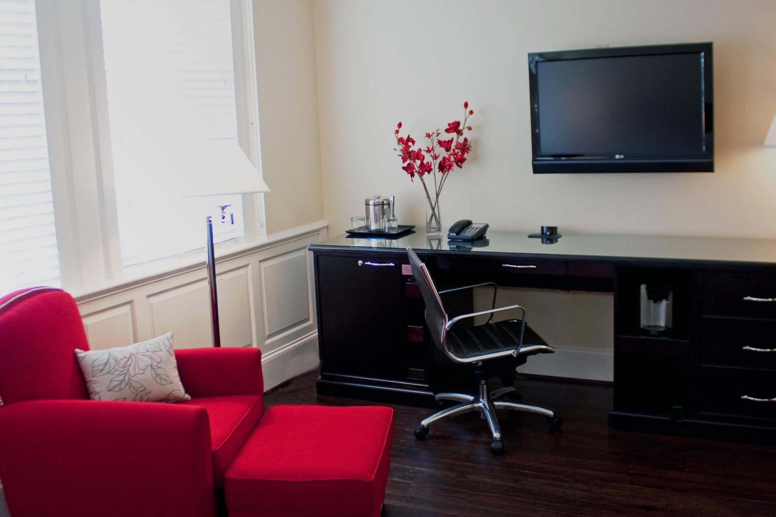 Guest Room, 1 King - Photo 4