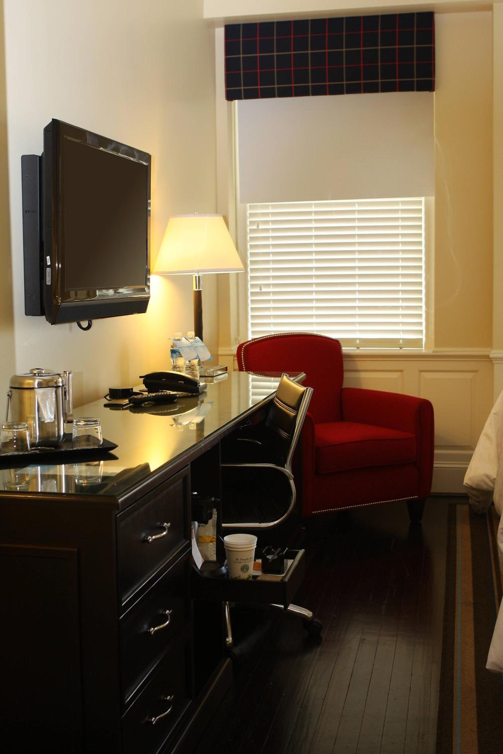 Guest Room, 1 King - Photo 3