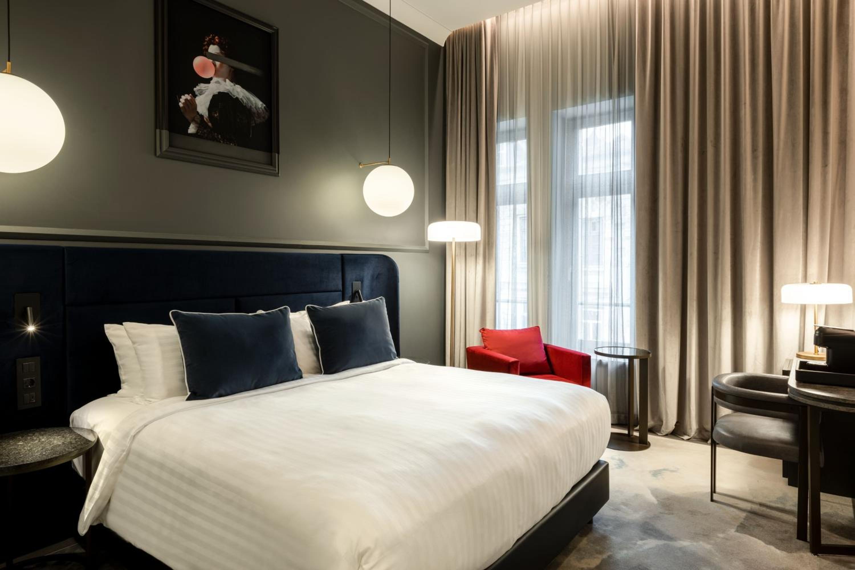 Gold, Larger Guest Room with 1 King Bed - Photo 1