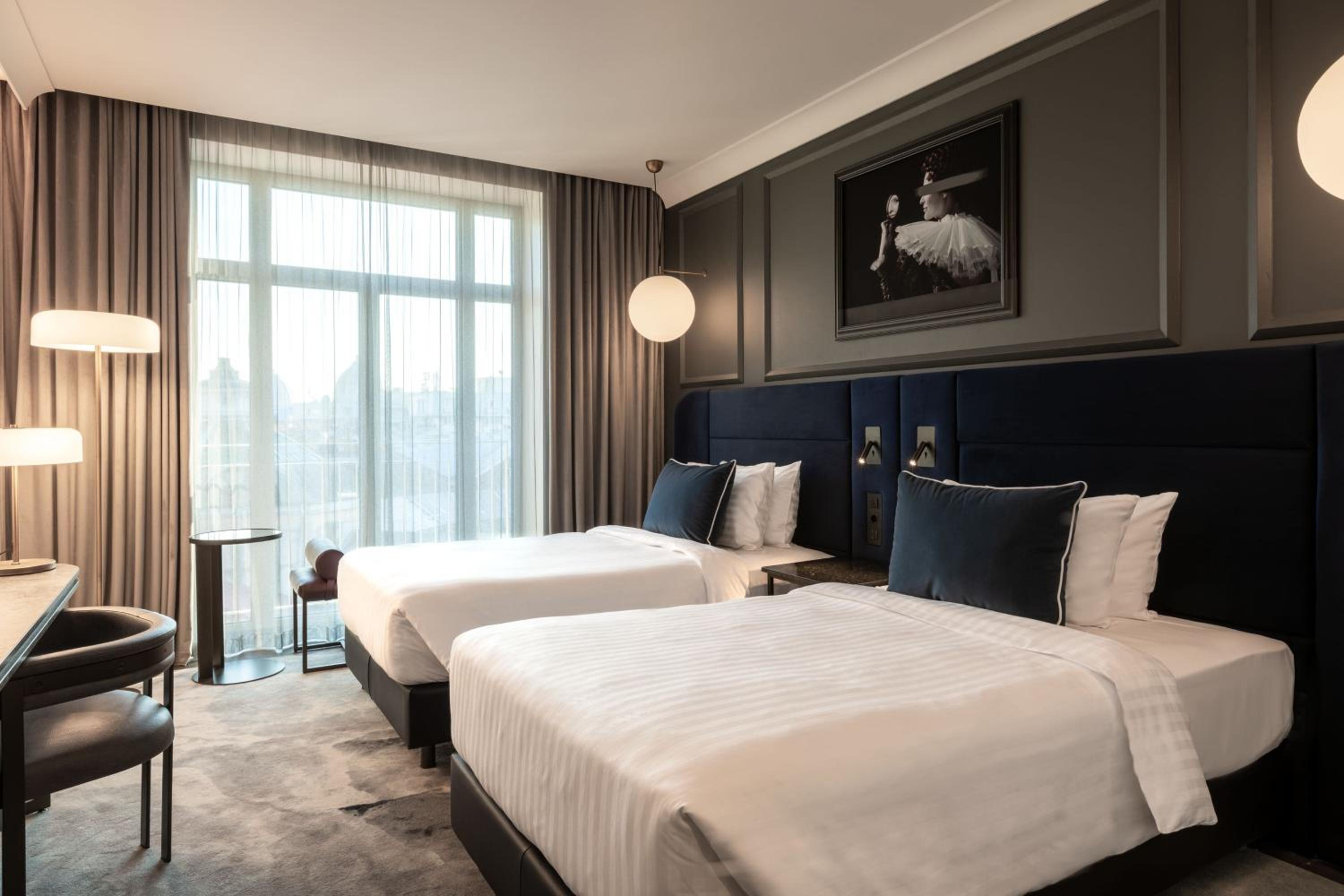 Silver Guest Room with 2 Twin/Single Bed(s) - Photo 2