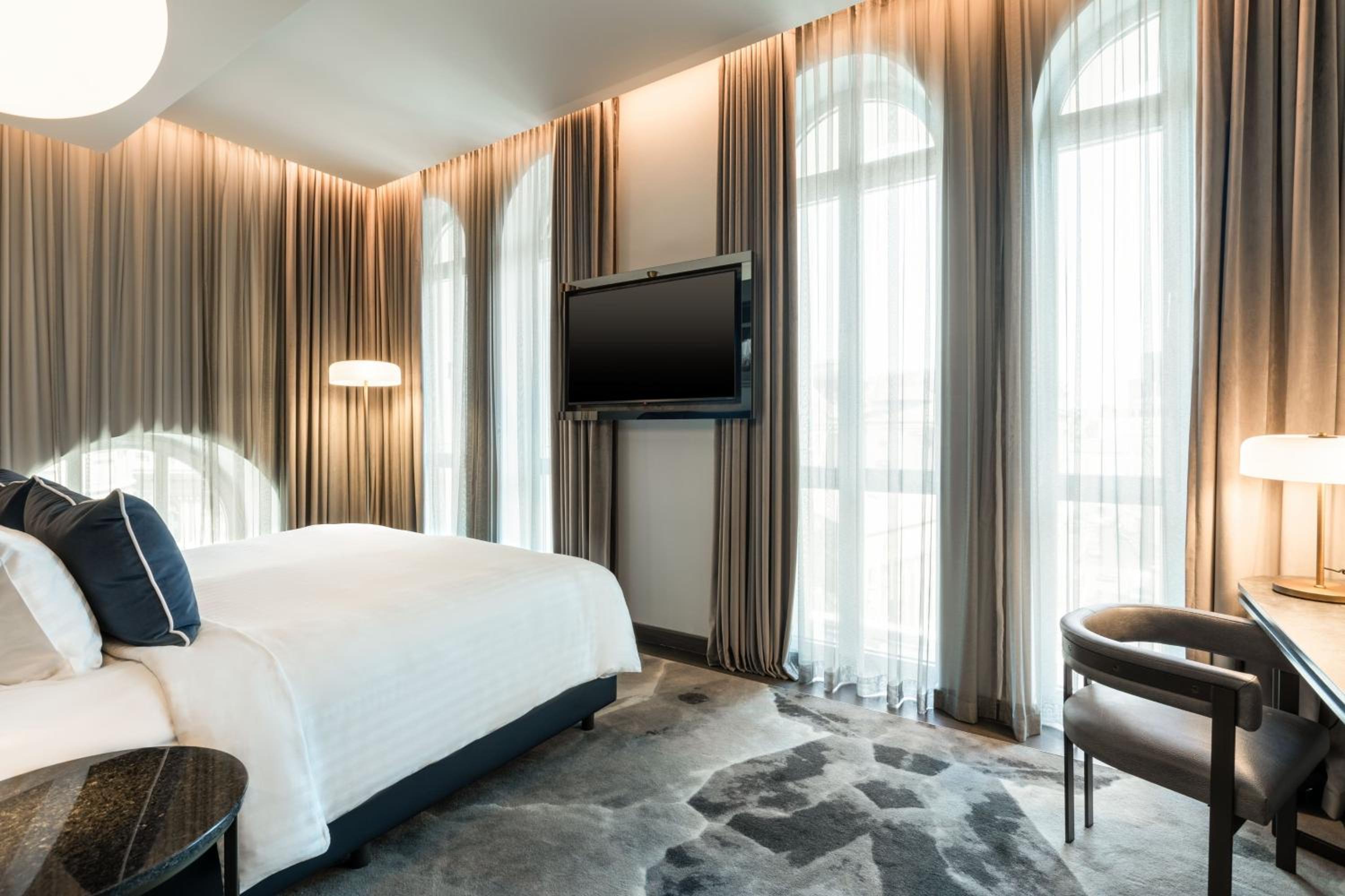 Titanium 1 BedRoom Suite with 1 King Bed - Photo 1