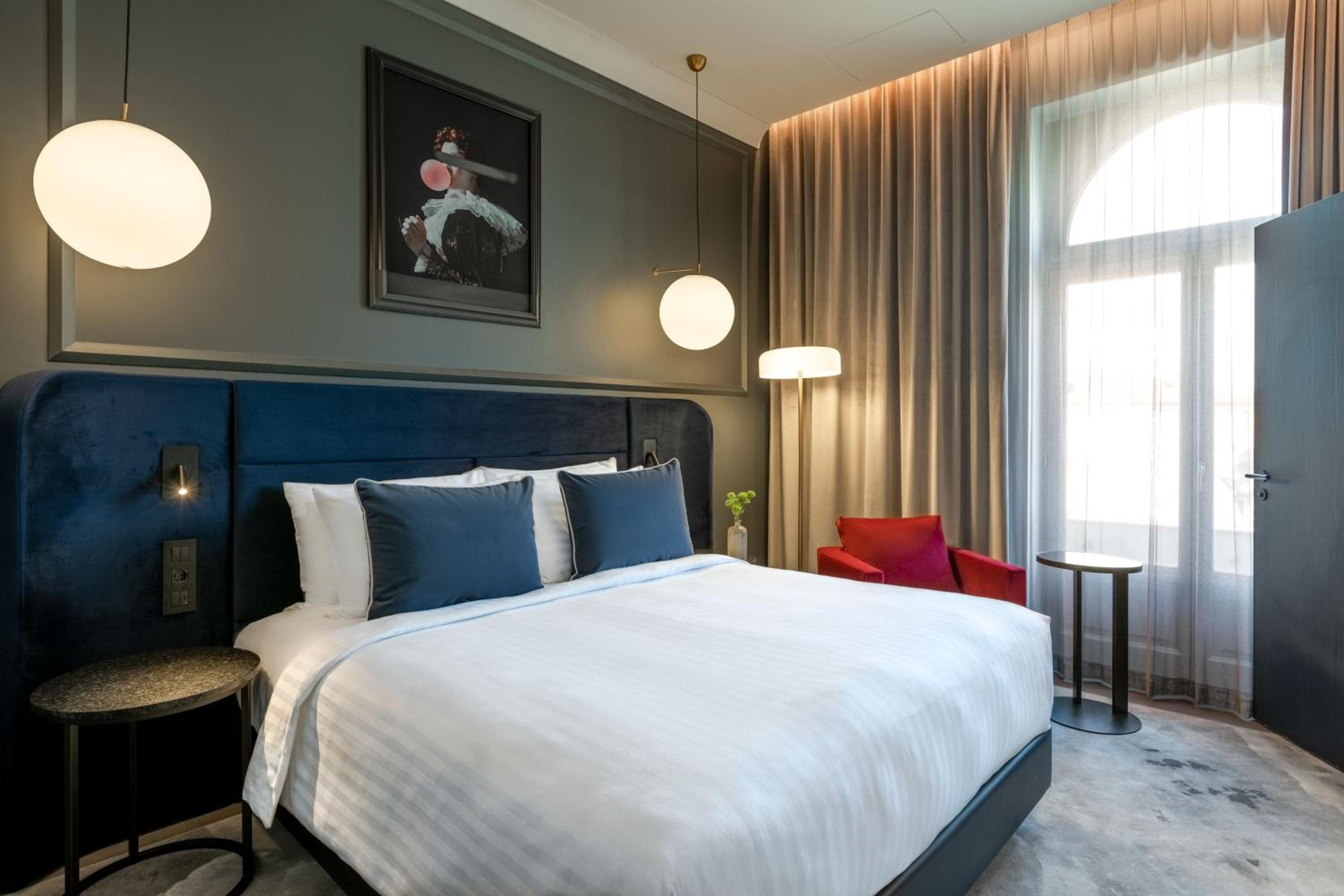 Titanium 1 BedRoom Suite with 1 King Bed, Balcony - Photo 3
