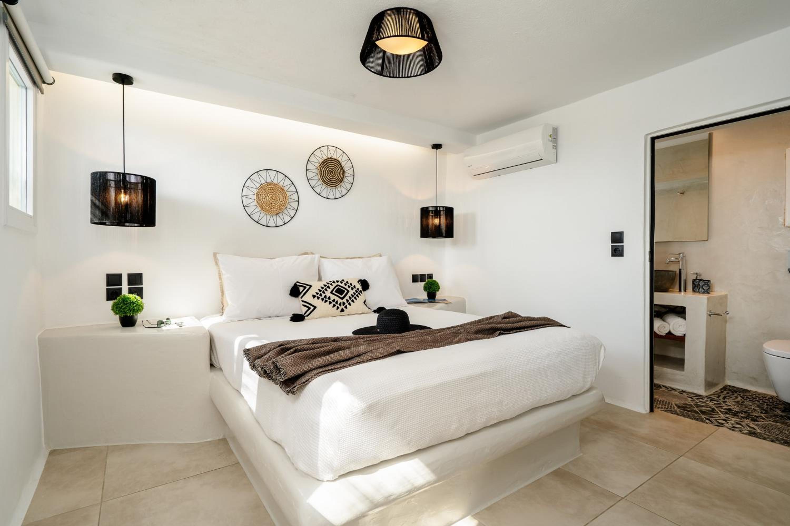 Villa with Private Pool - Photo 21