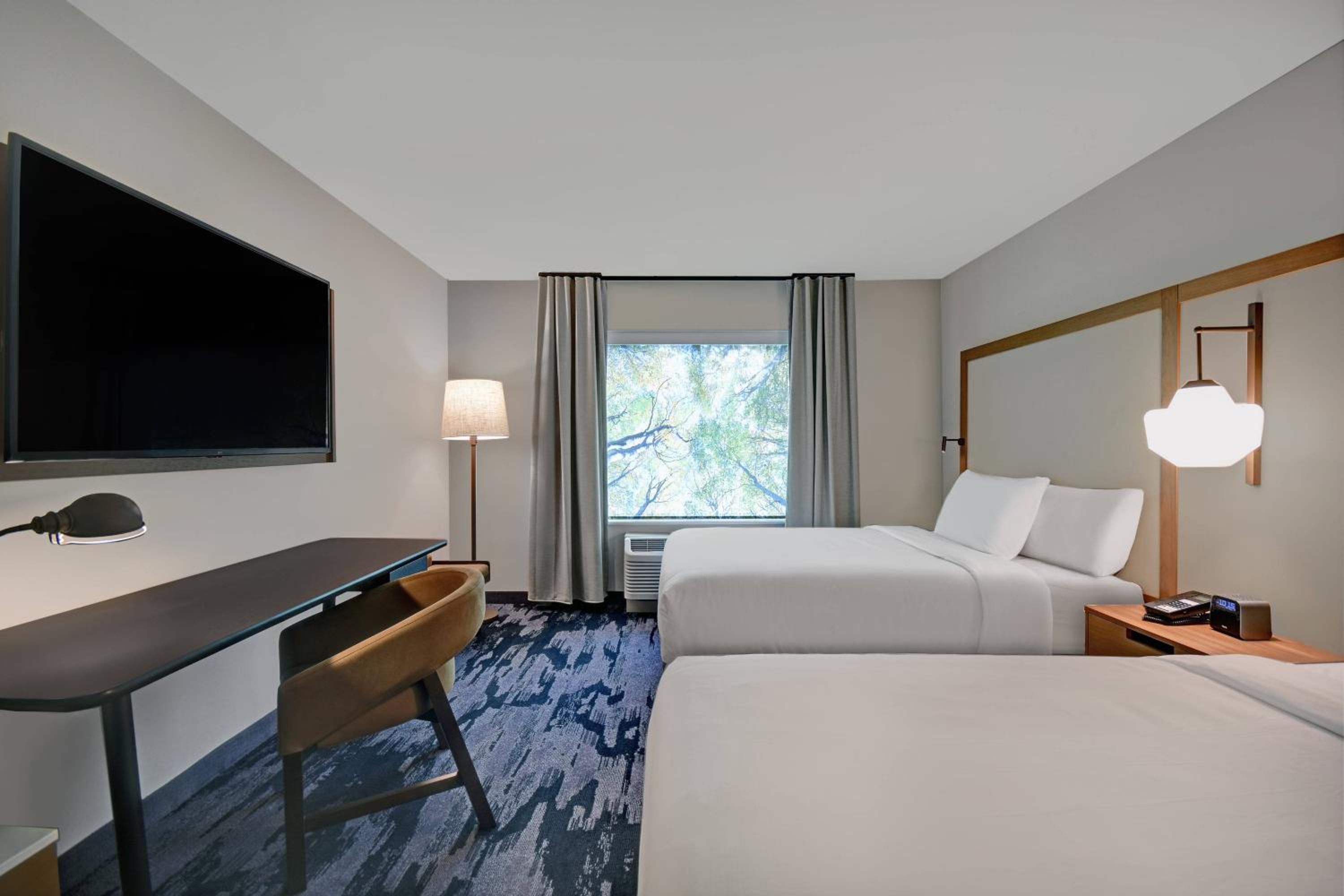 Double Queen Room - Photo 8