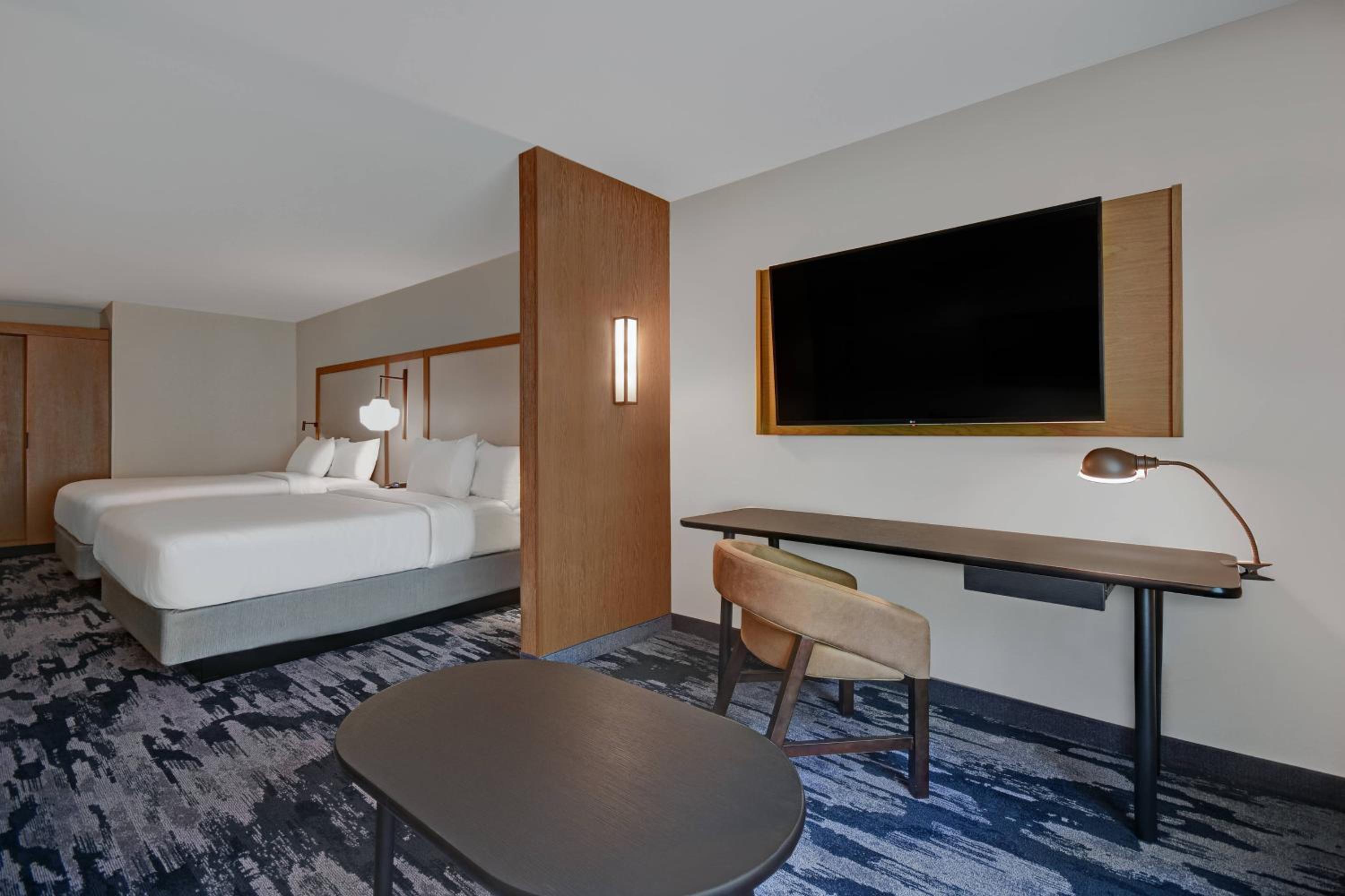 Suite with 2 Queen Beds and Sofa Bed - Photo 9