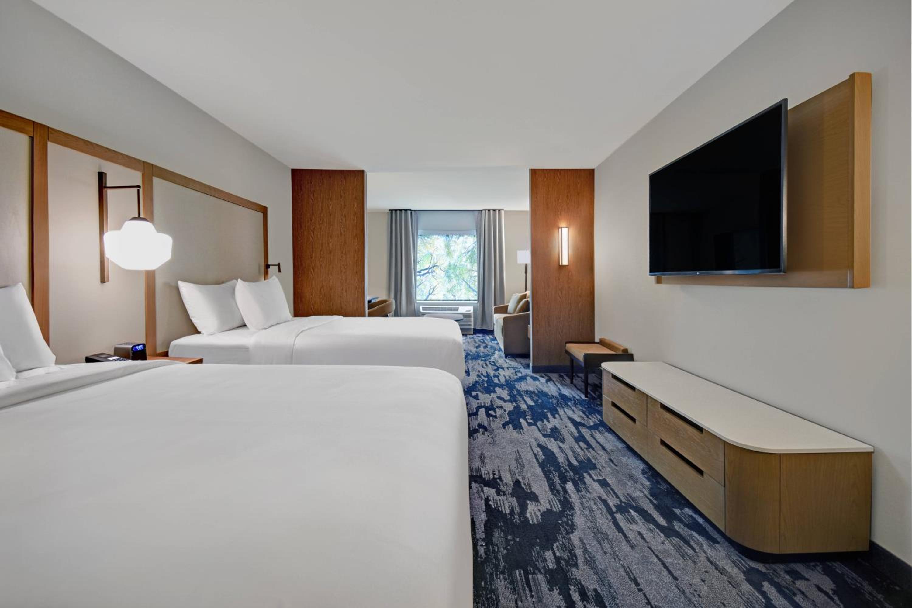 Suite with 2 Queen Beds and Sofa Bed - Photo 10