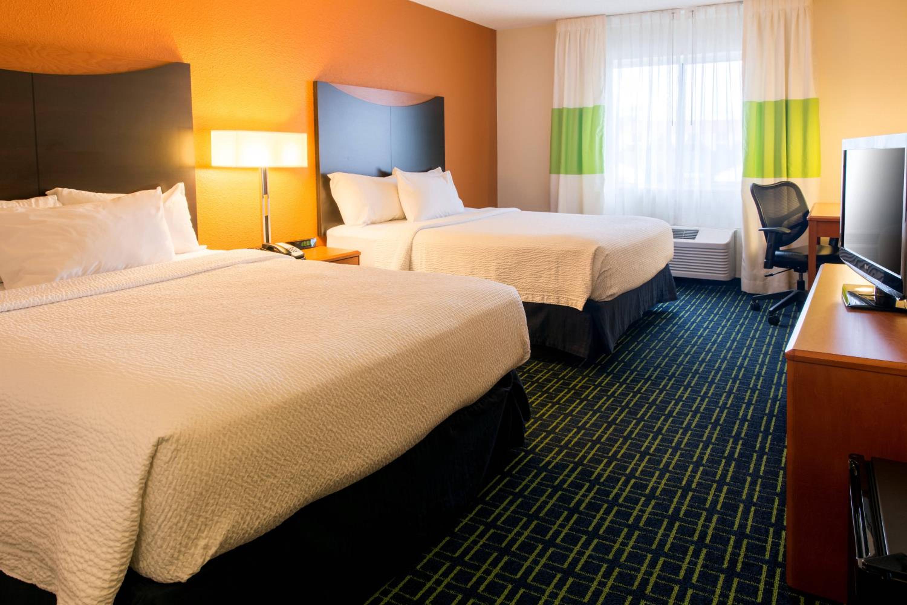 Queen Room with Two Queen Beds - Photo 1