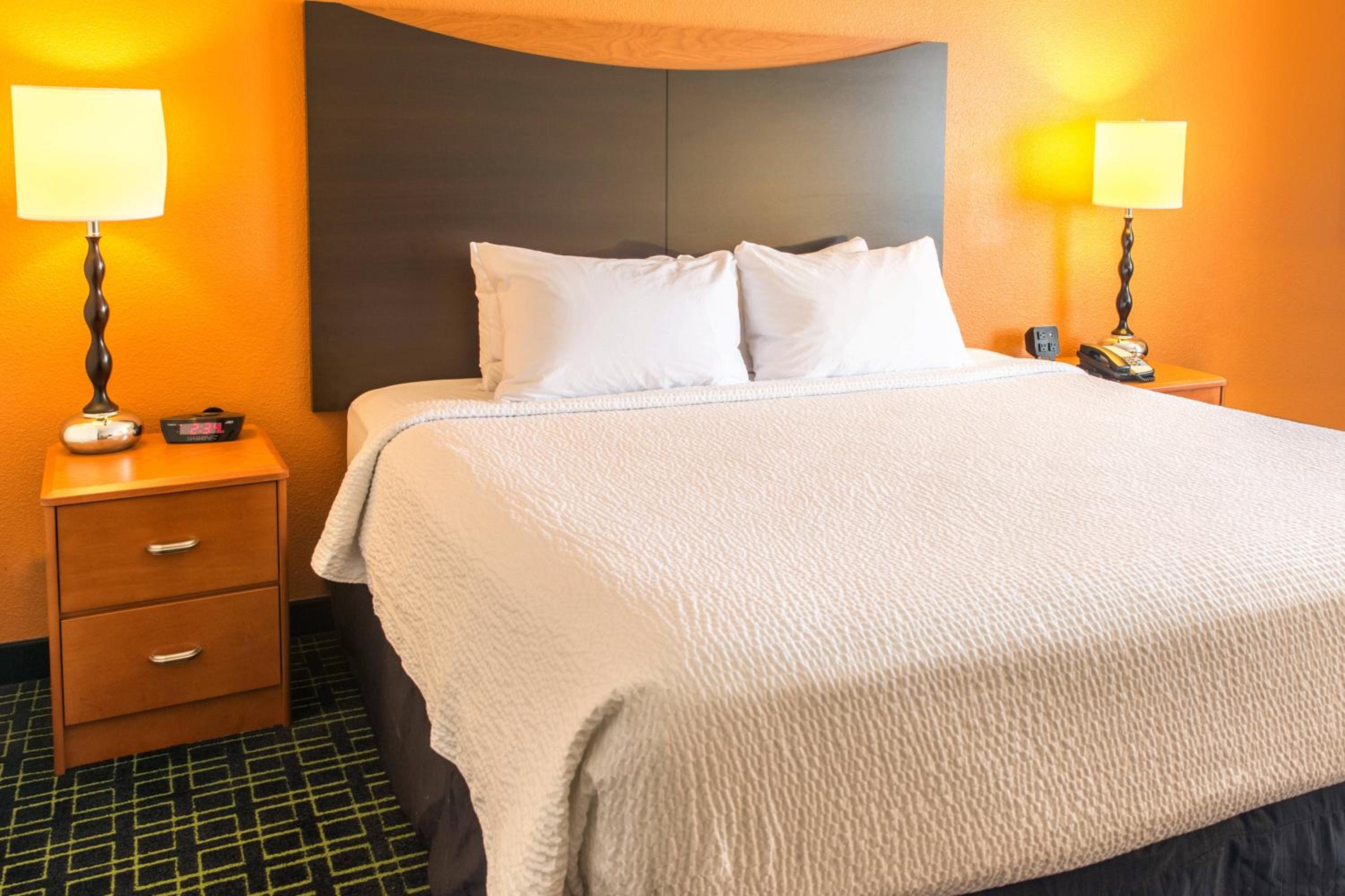 Queen Guest Room - Photo 1