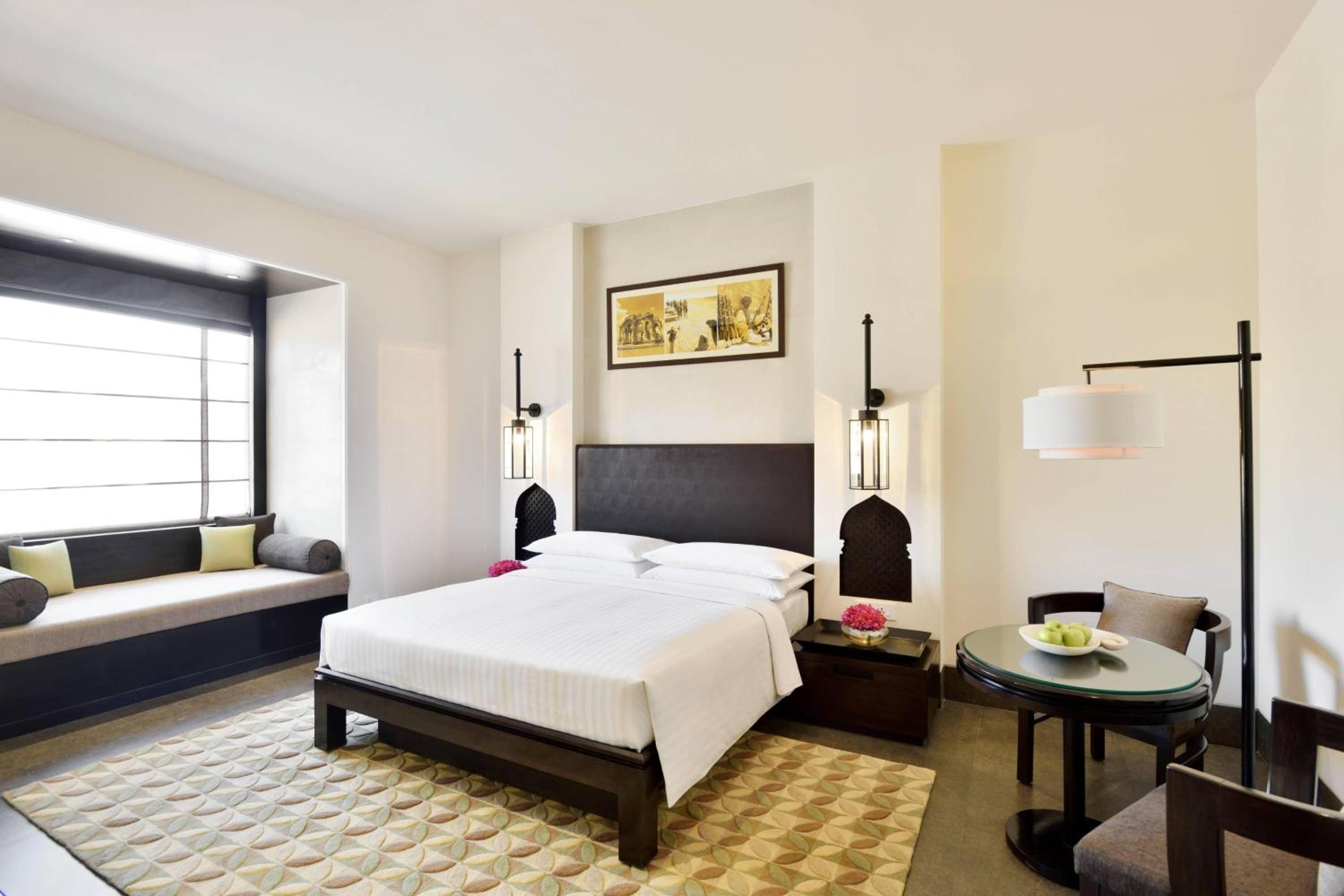 Deluxe Room with 4 Pints of Beer & INR 1000 Hotel Credit and complimentary Hi-Tea photo 3