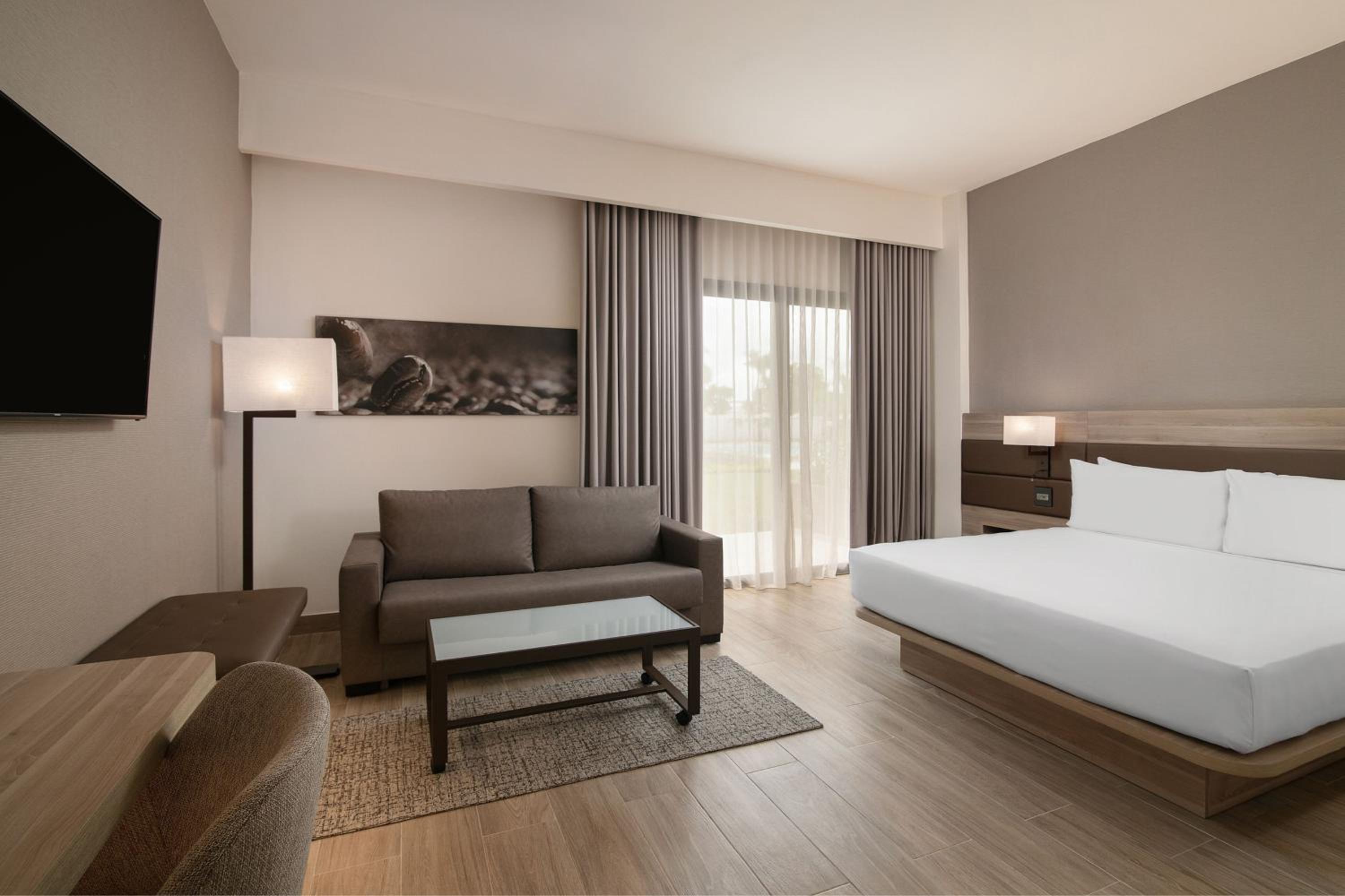 King Room with Sofa Bed and Terrace - Poolside - Photo 1