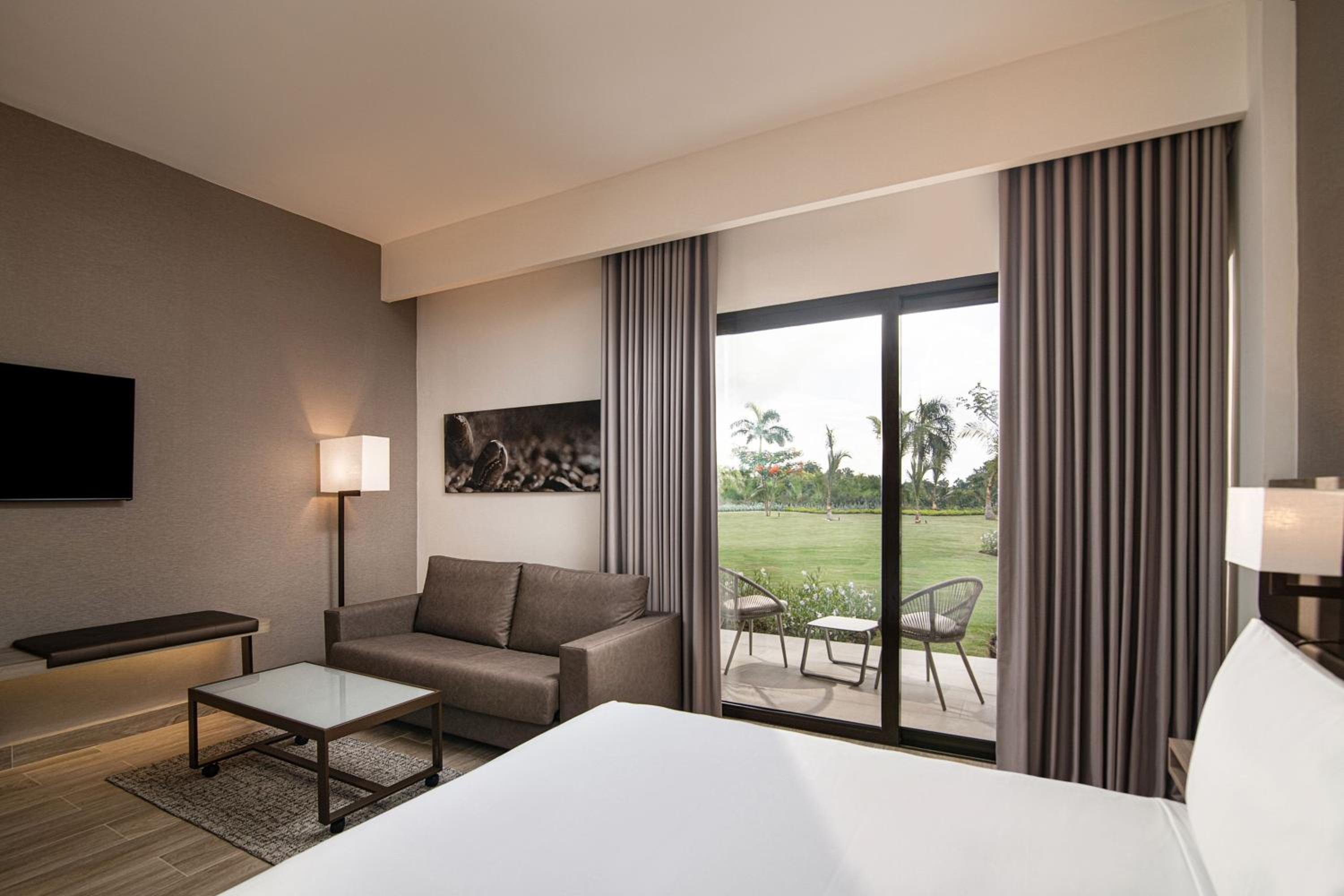 King Room with Sofa Bed and Terrace - Poolside - Photo 3