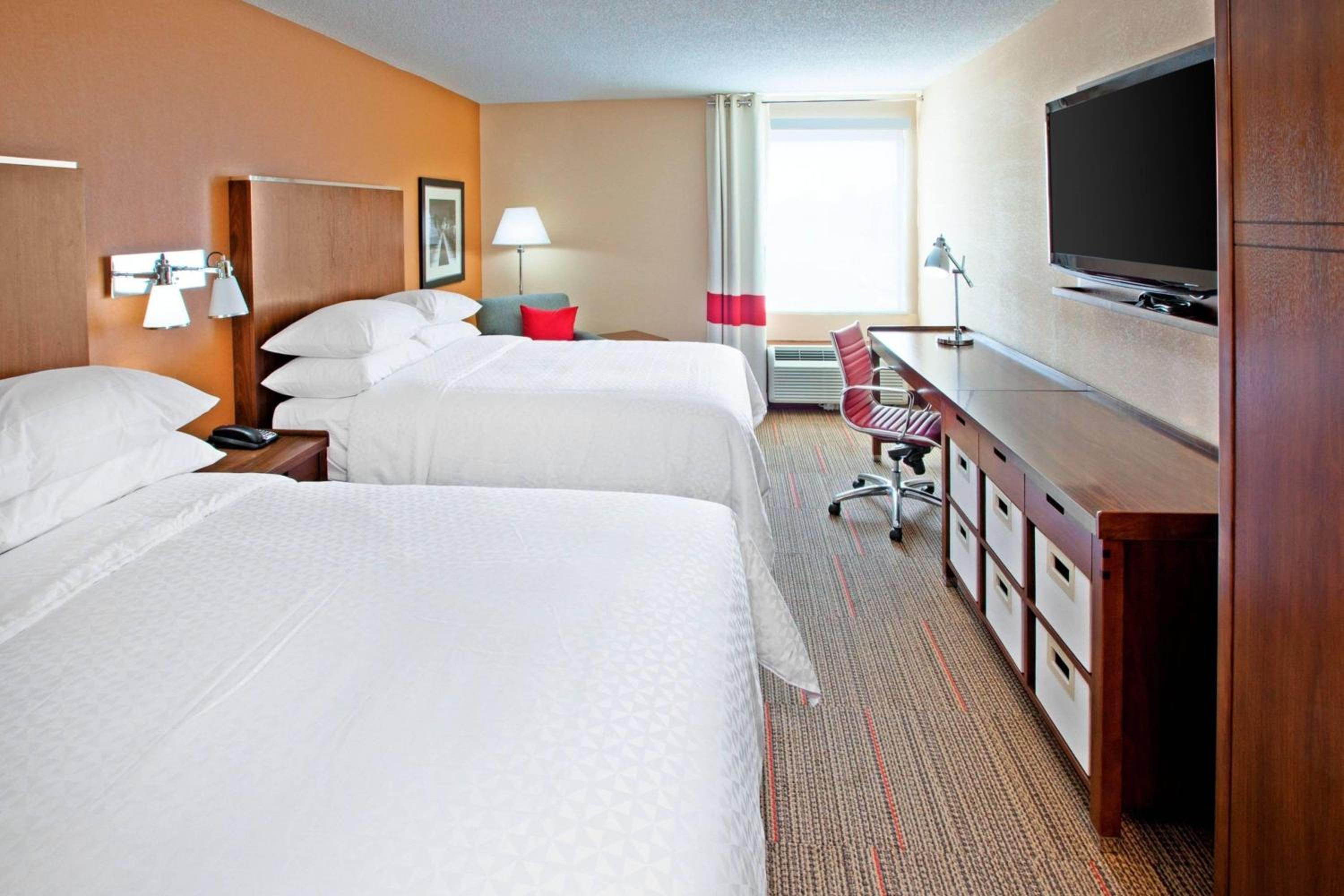 Superior Queen Studio Suite with Tub - Mobility and Hearing Accessible
