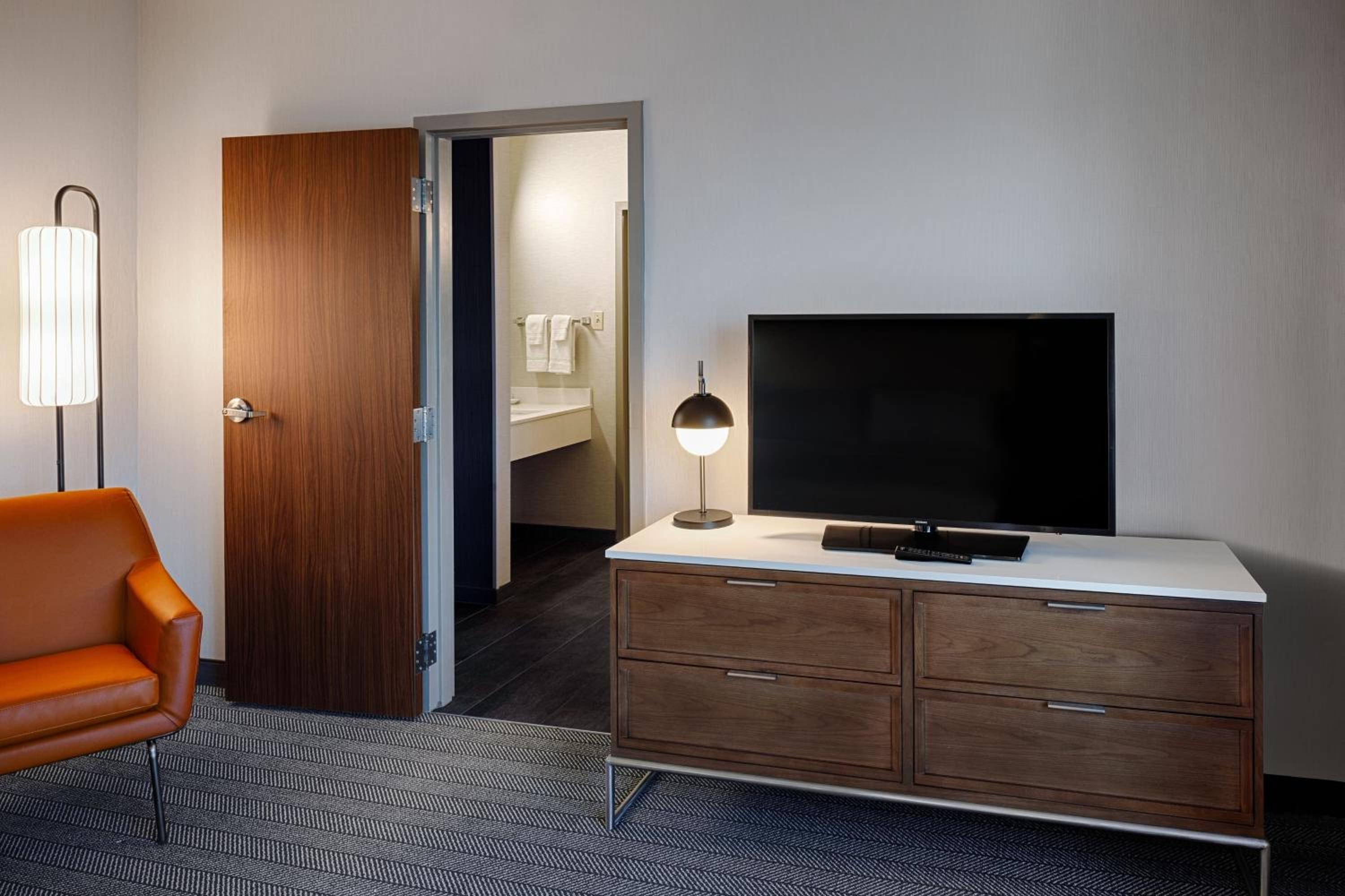 One-Bedroom King Suite with Sofa Bed - Photo 2