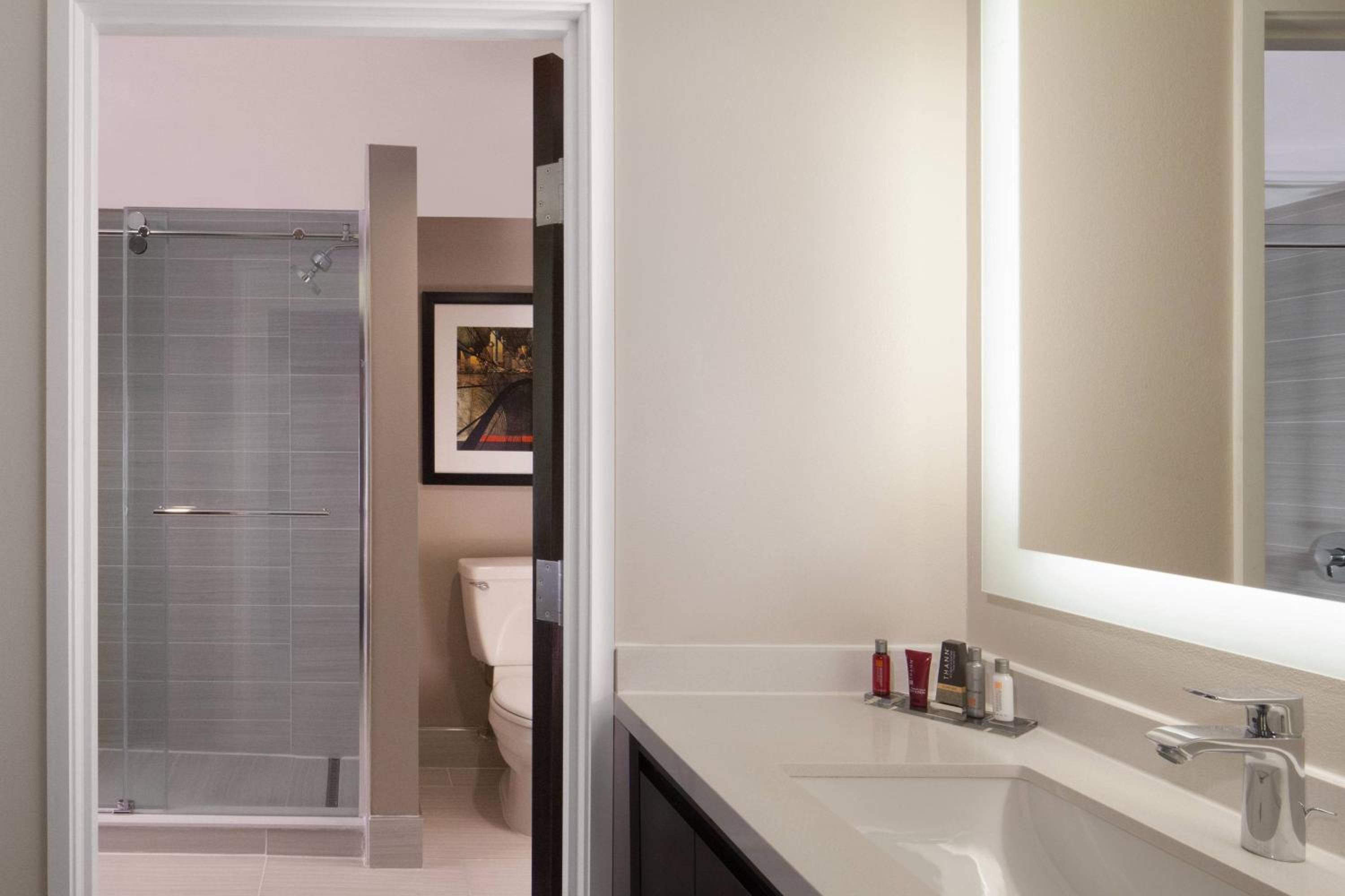 PURE One Bedroom Suite with One King Bed and Sofa Bed - Allergy Friendly photo 2