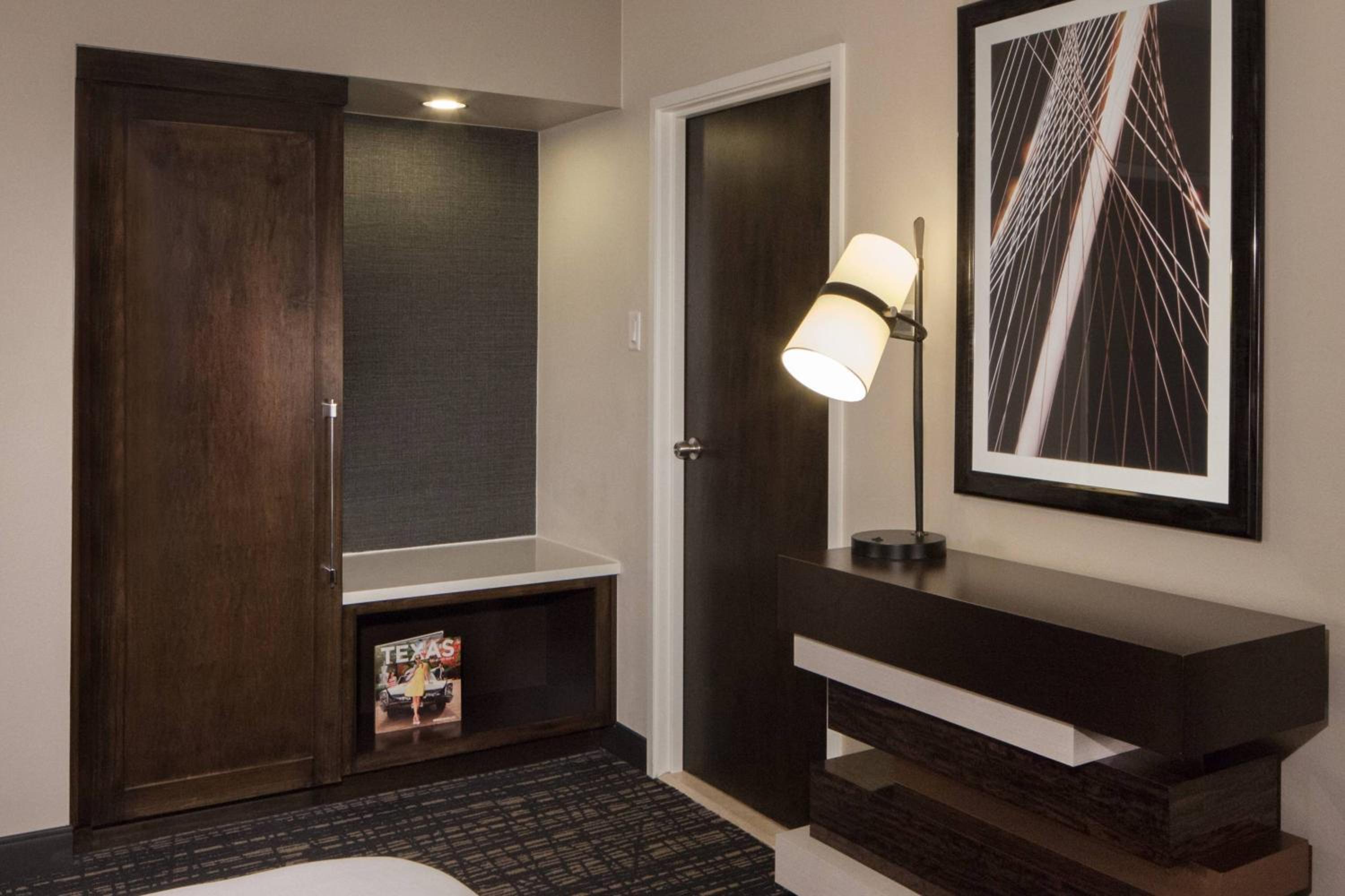 One-Bedroom Suite with Two Double Beds and Sofa Bed - High Floor photo 3