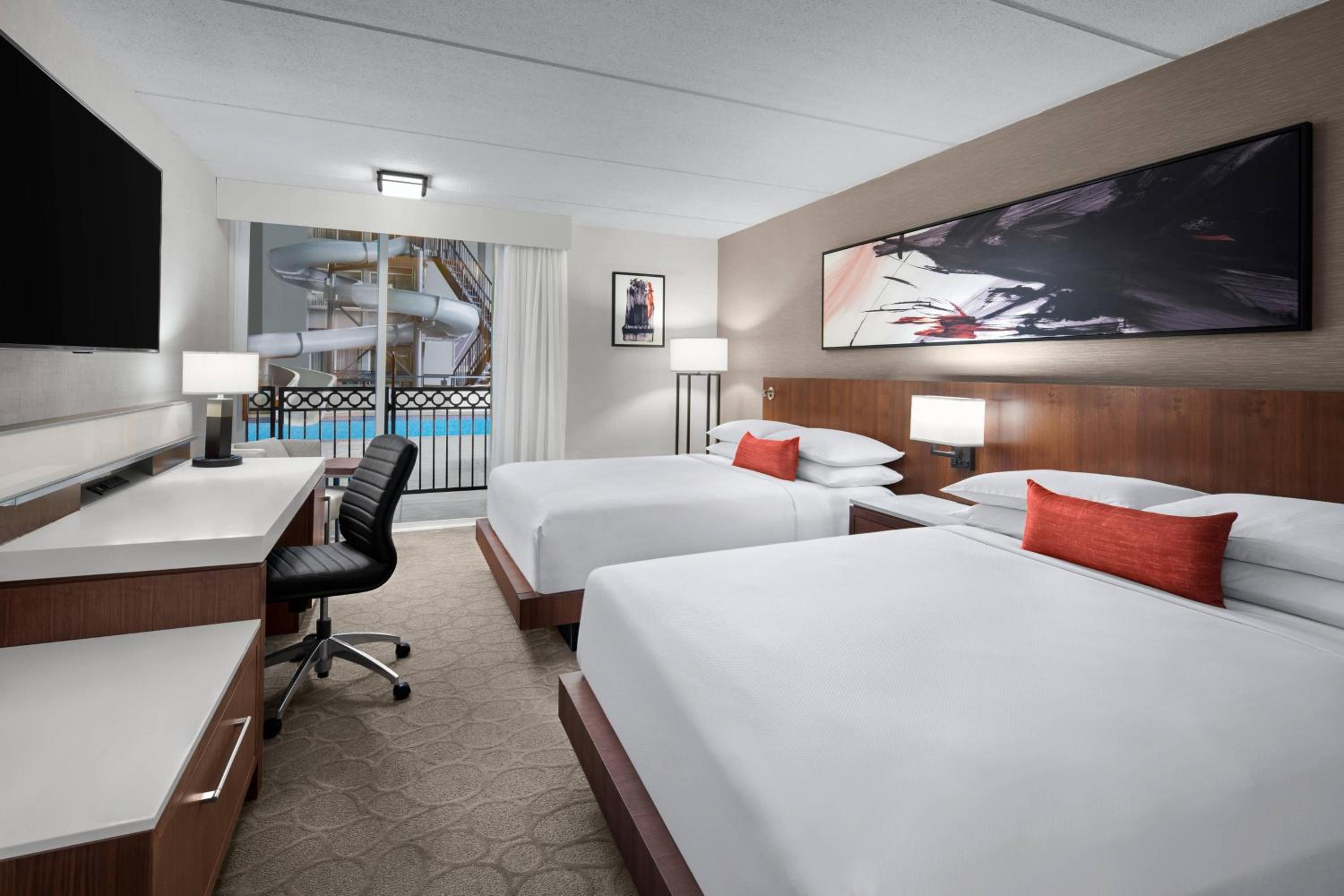 Guest room, 2 Queen, Poolside - Photo 2
